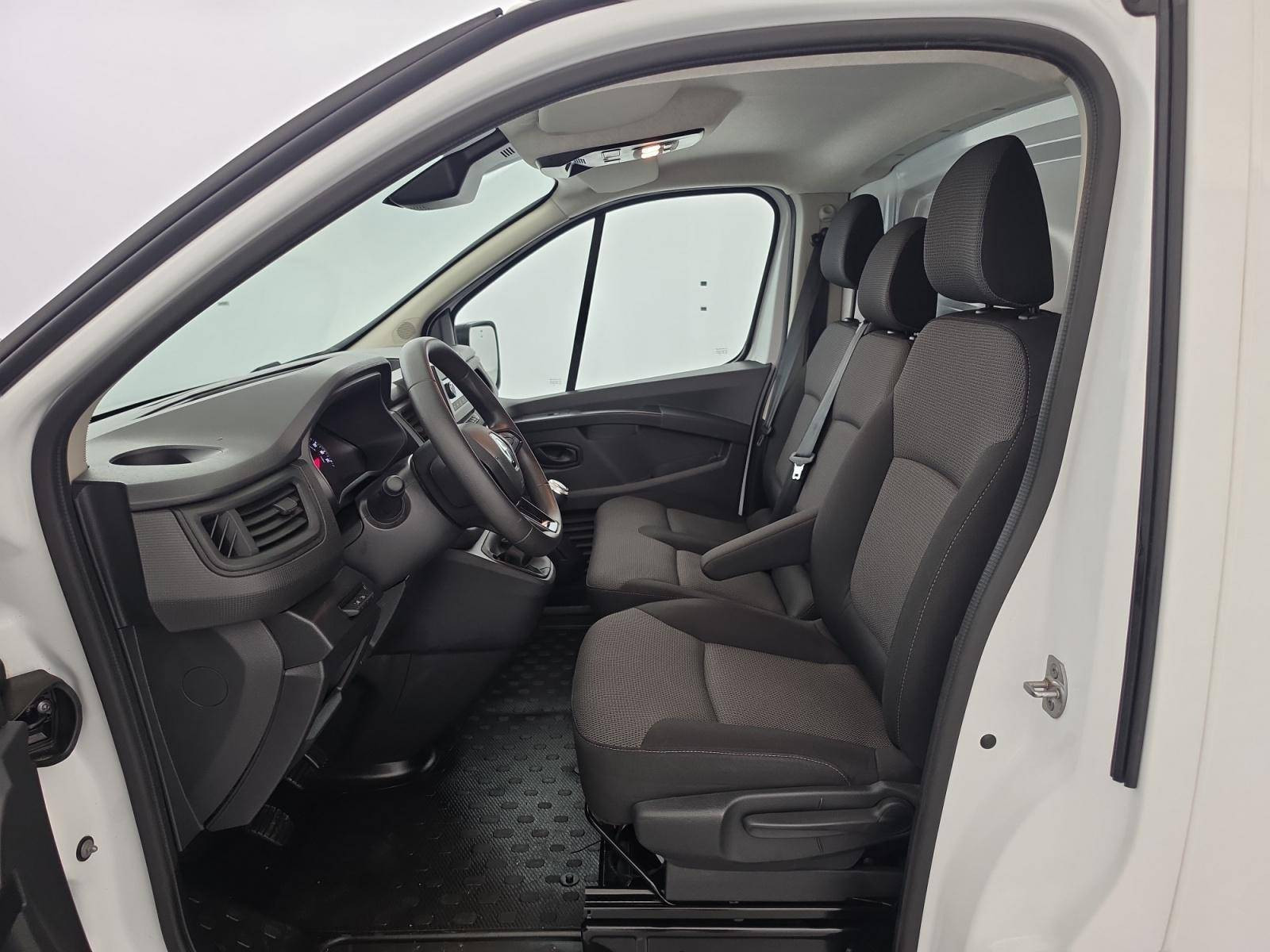 Vente en ligne Renault Trafic 3 Fourgon TRAFIC FG BLUE DCI 130 L1H1 3T GSR2 au prix de 22 900 €