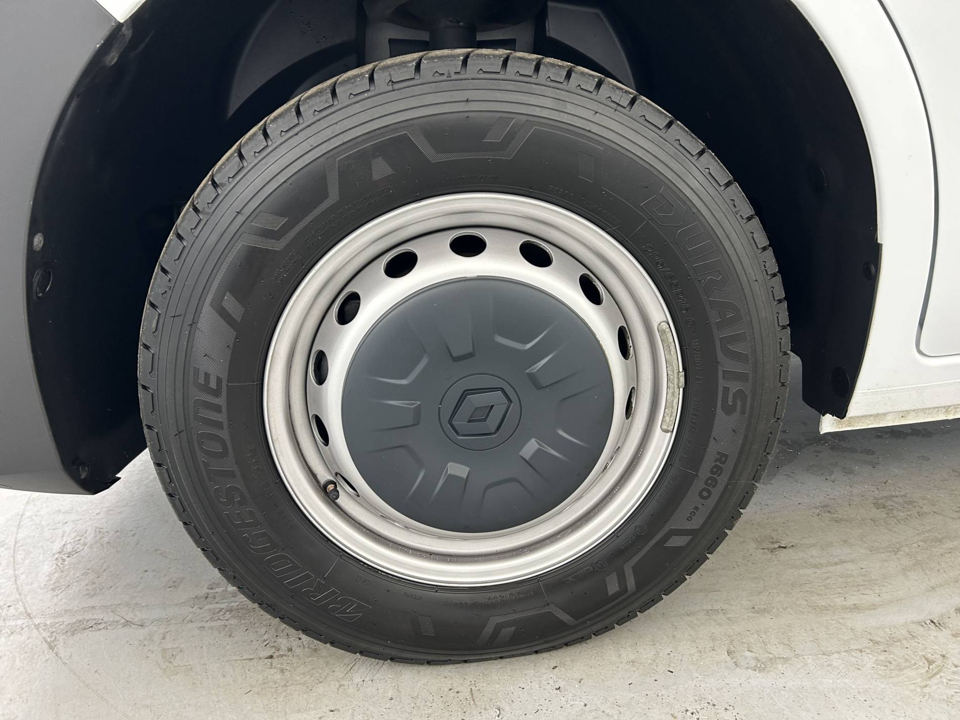 Vente en ligne Renault Master Fourgon MASTER FGN TRAC F3500 L2H2 BLUE DCI 135 au prix de 27 990 €