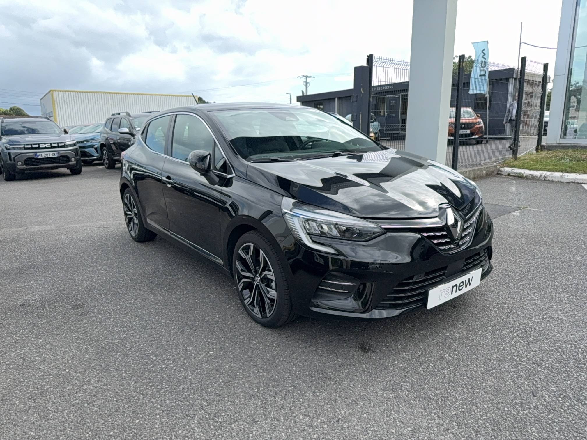 Vente en ligne Renault Clio 5 Clio E-Tech 140 - 21N au prix de 18 900 €