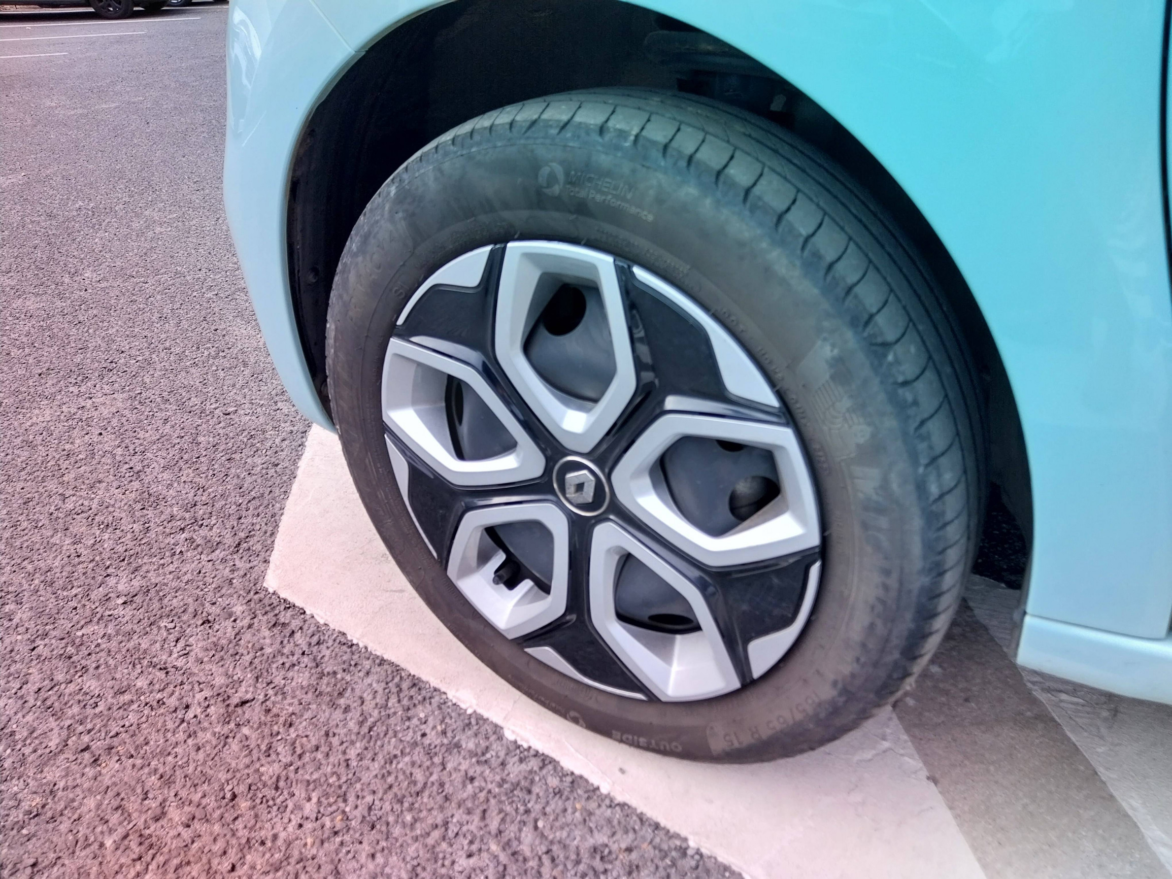 Vente en ligne Renault Twingo Electrique Twingo III E-Tech au prix de 10 000 €