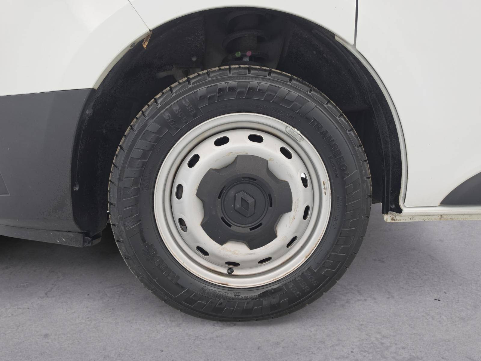 Vente en ligne Renault Trafic 3 Fourgon TRAFIC FG BLUE DCI 130 L1H1 3T GSR2 au prix de 22 890 €