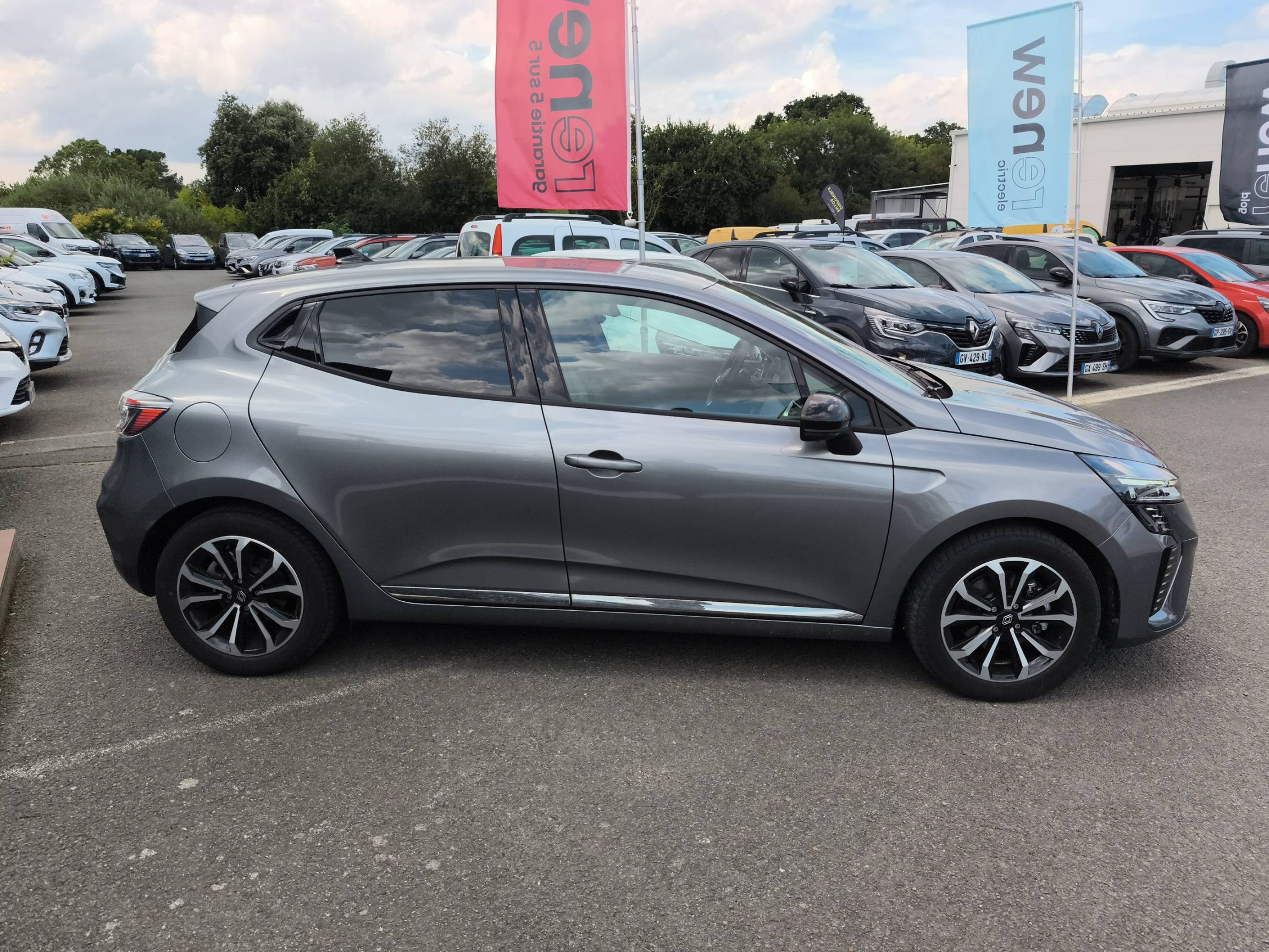 Vente en ligne Renault Clio 5 Clio E-Tech full hybrid 145 au prix de 18 990 €