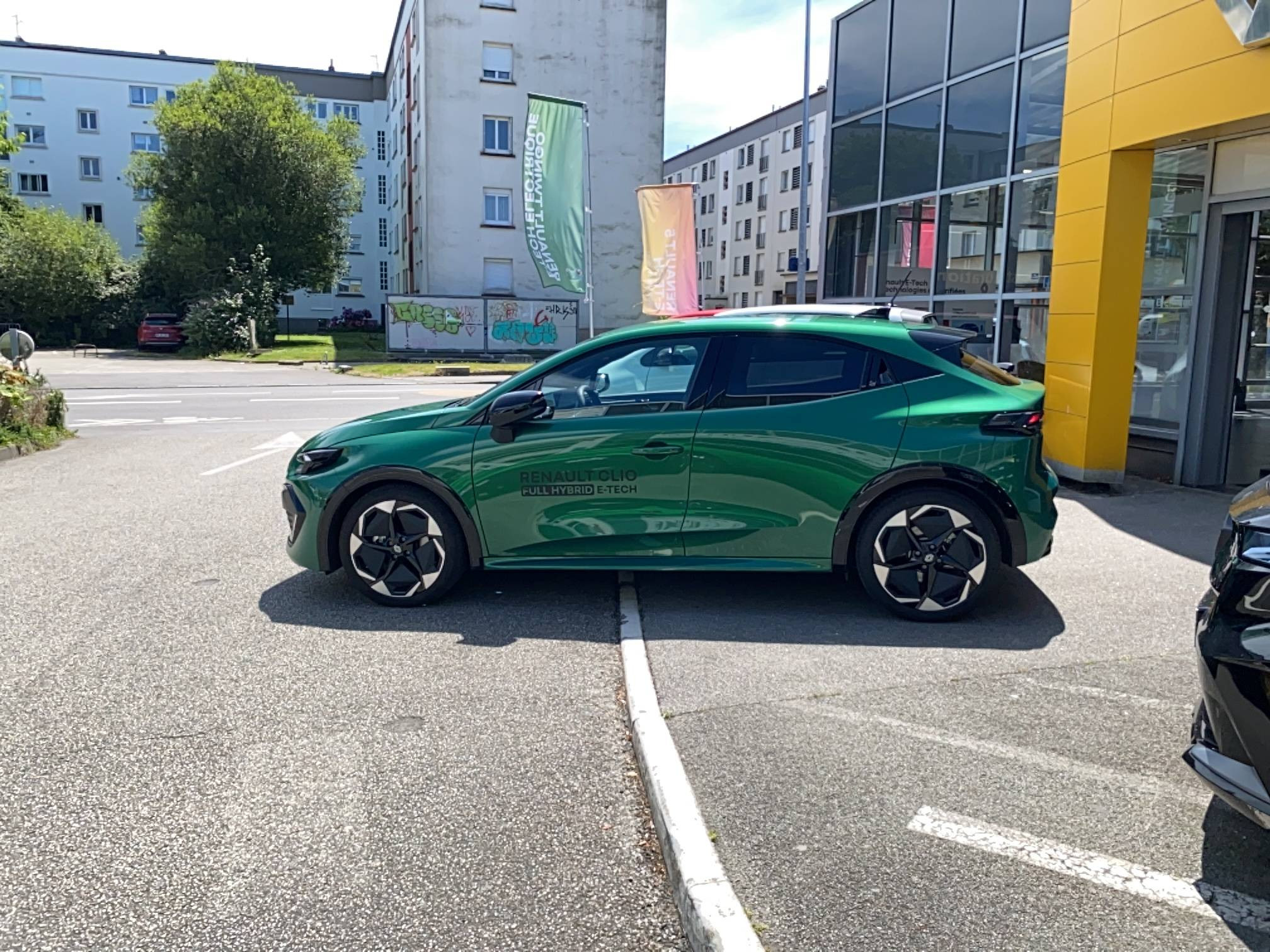 Vente en ligne Renault Clio 6 Clio E-Tech full hybrid 160 ch au prix de 25 890 €