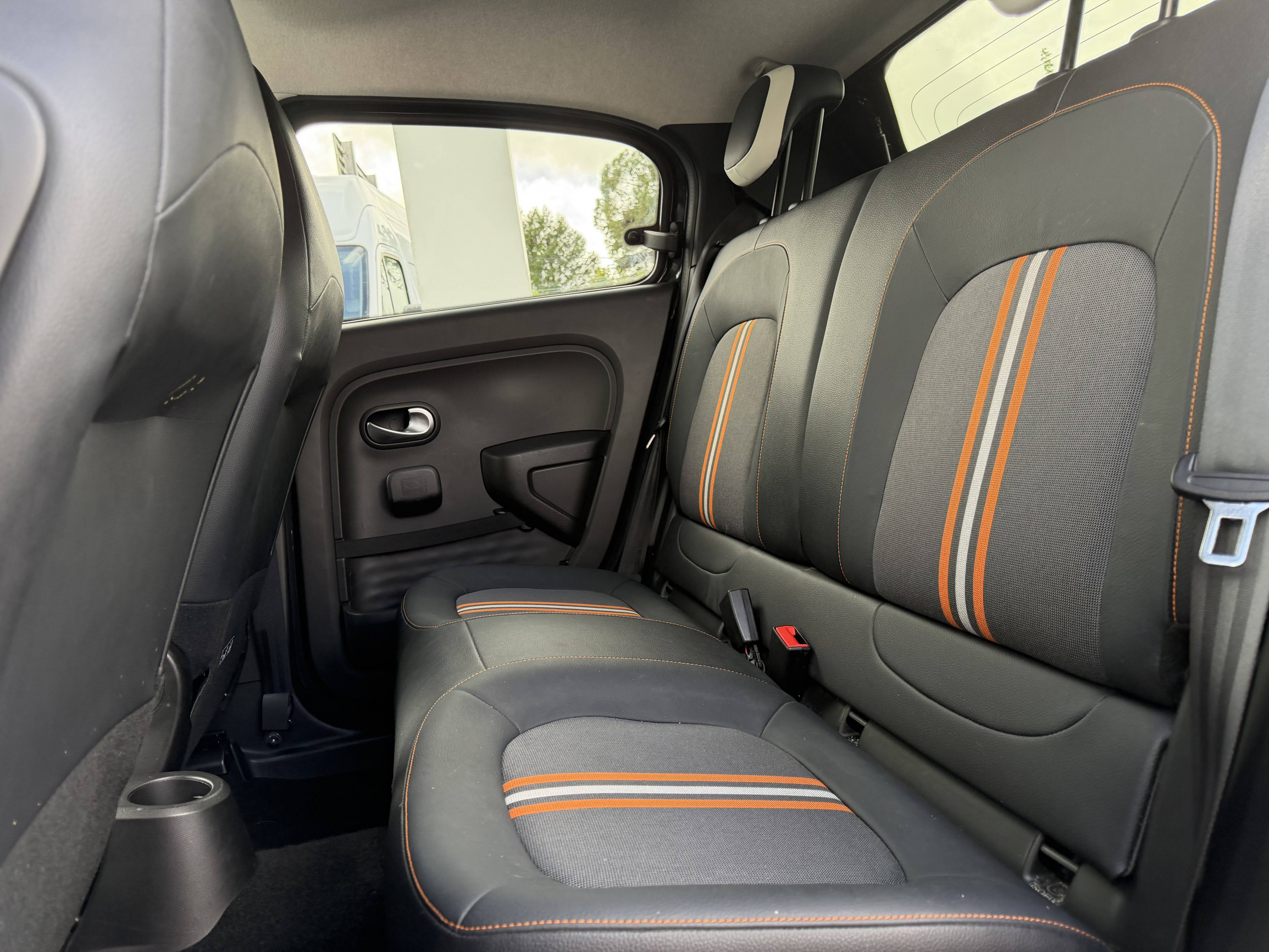 Vente en ligne Renault Twingo 3  0.9 TCe 110 E6C au prix de 13 990 €