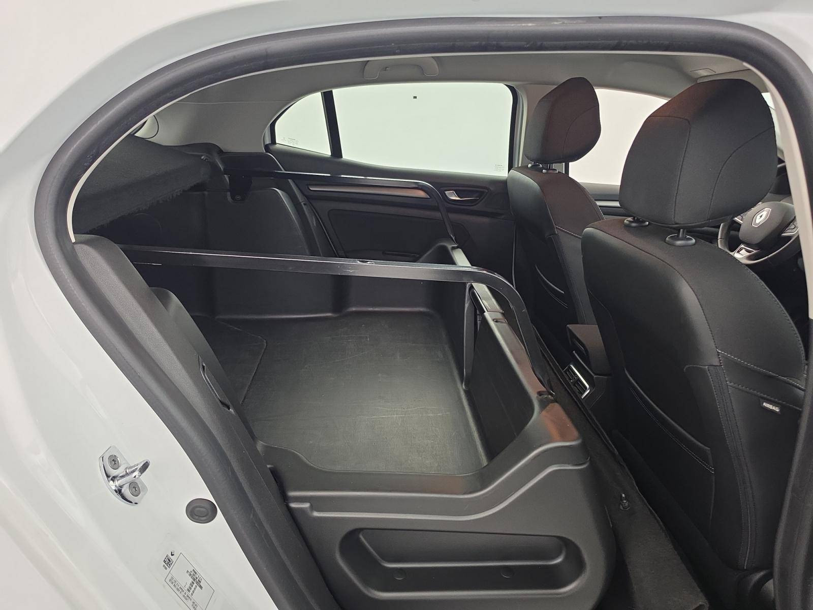 Vente en ligne Renault Megane 4  BLUE DCI 115 au prix de 13 900 €
