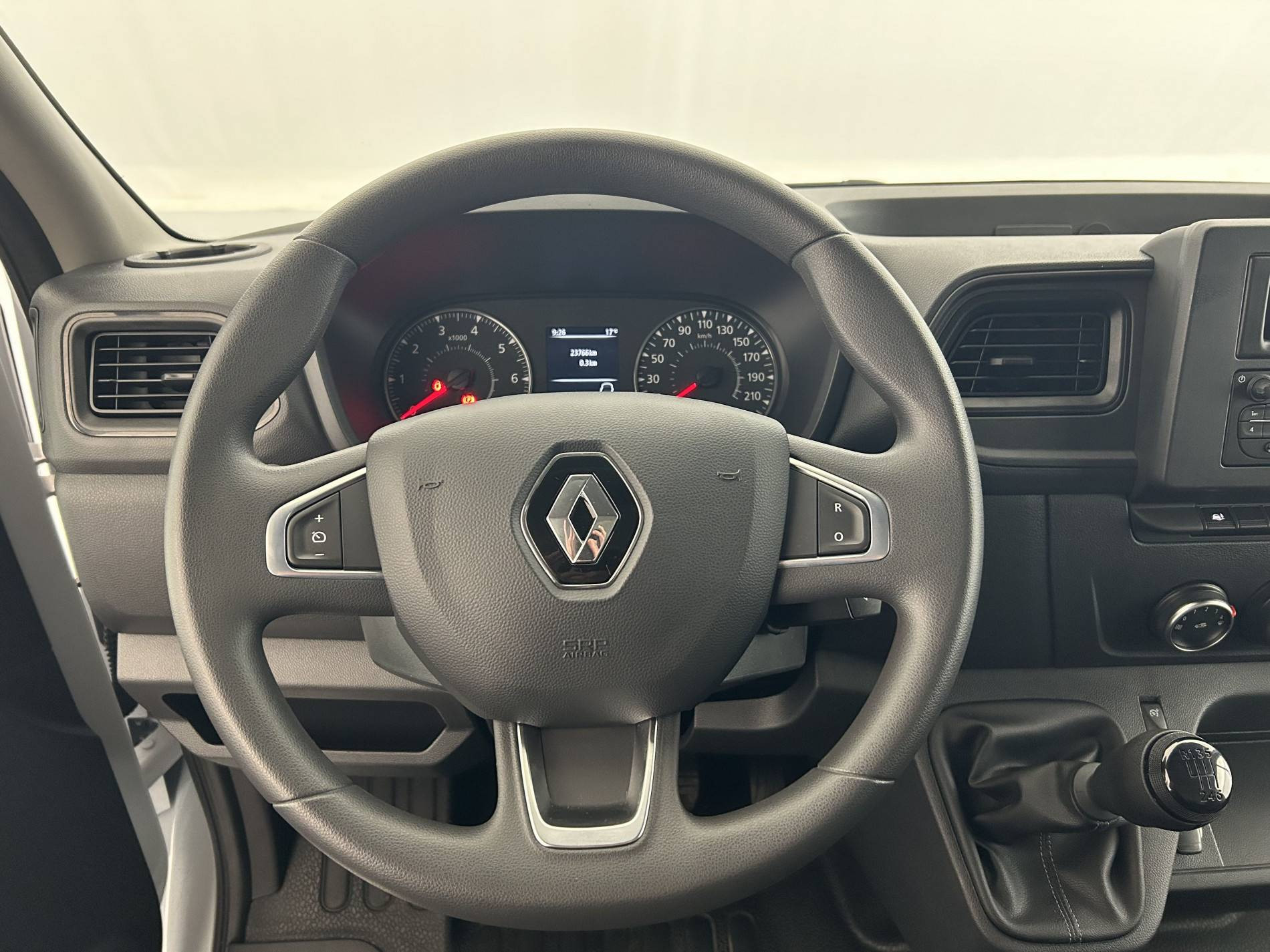 Vente en ligne Renault Master Fourgon MASTER FGN TRAC F3500 L2H2 BLUE DCI 135 au prix de 26 990 €