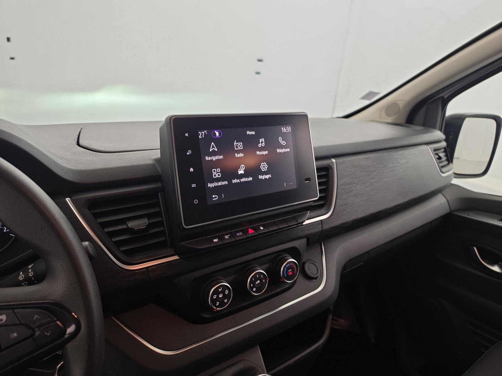 Vente en ligne Renault Trafic 3 Fourgon TRAFIC FGN L2H1 3000 KG BLUE DCI 130 au prix de 21 990 €