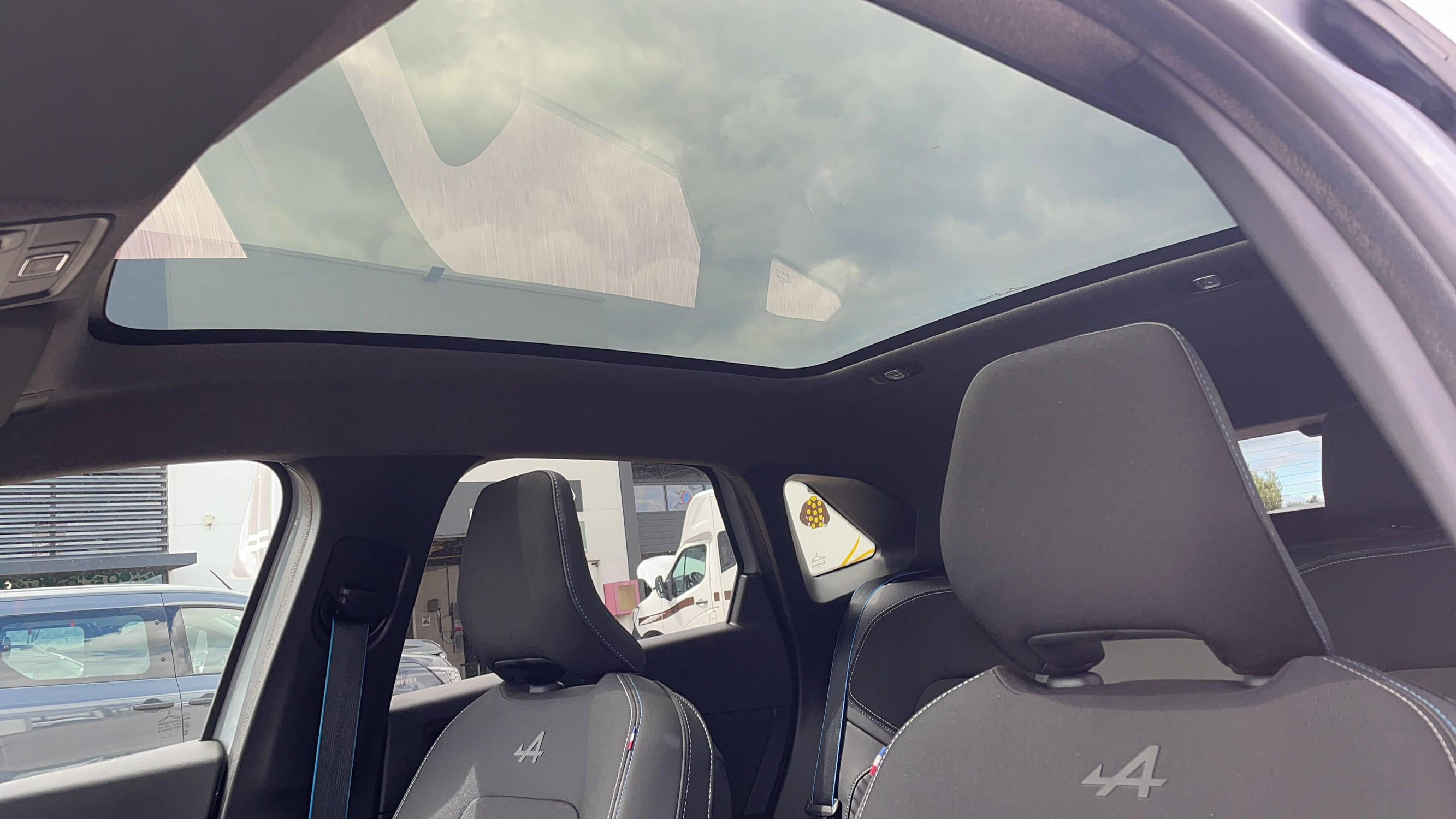 Vente en ligne Renault Symbioz  E-Tech full hybrid 145 au prix de 26 991 €