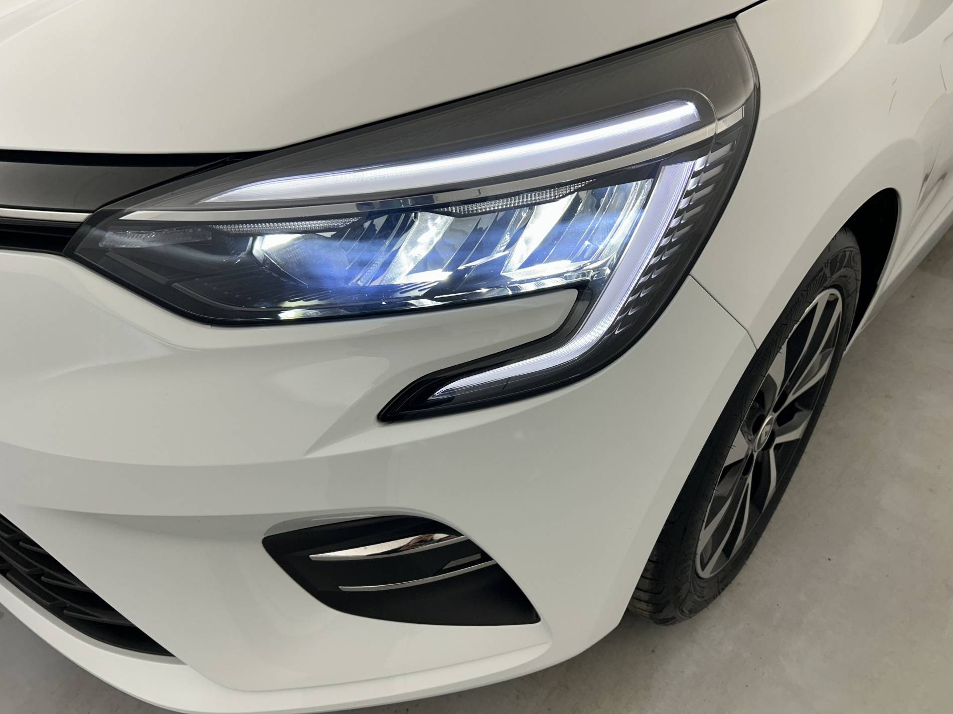 Vente en ligne Renault Clio 5 Clio TCe 90 - 21N au prix de 15 990 €