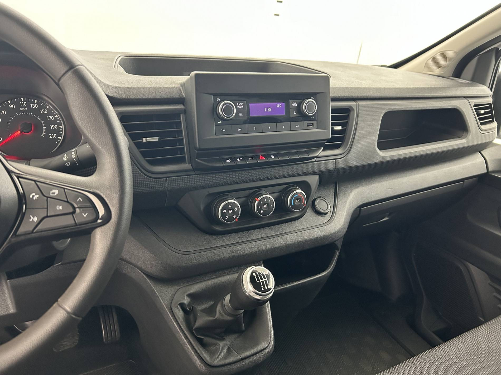 Vente en ligne Renault Trafic 3 Fourgon TRAFIC FGN L1H1 3000 KG BLUE DCI 130 au prix de 23 690 €