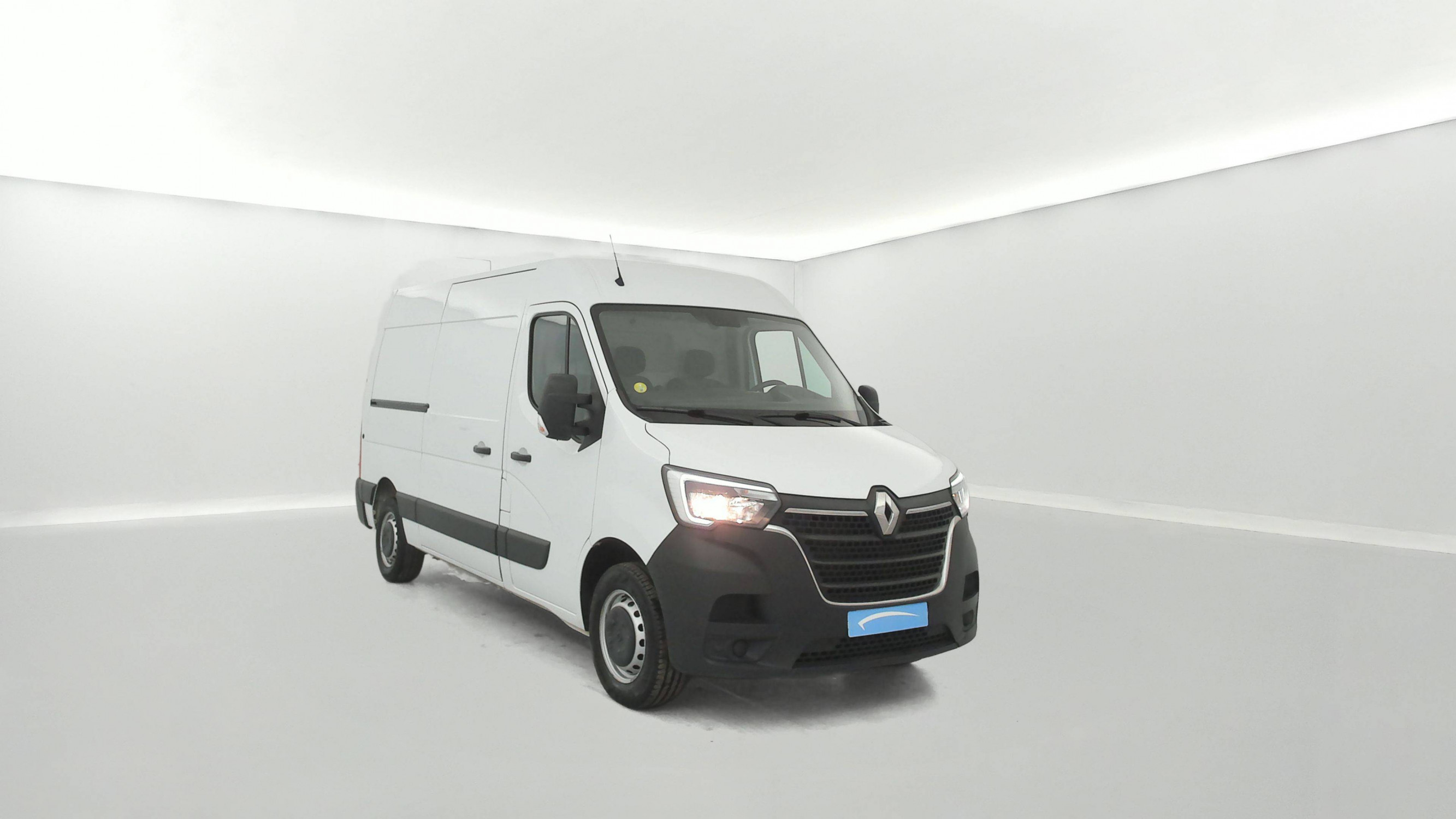 Vente en ligne Renault Master Fourgon MASTER FGN TRAC F3500 L2H2 BLUE DCI 135 au prix de 23 990 €