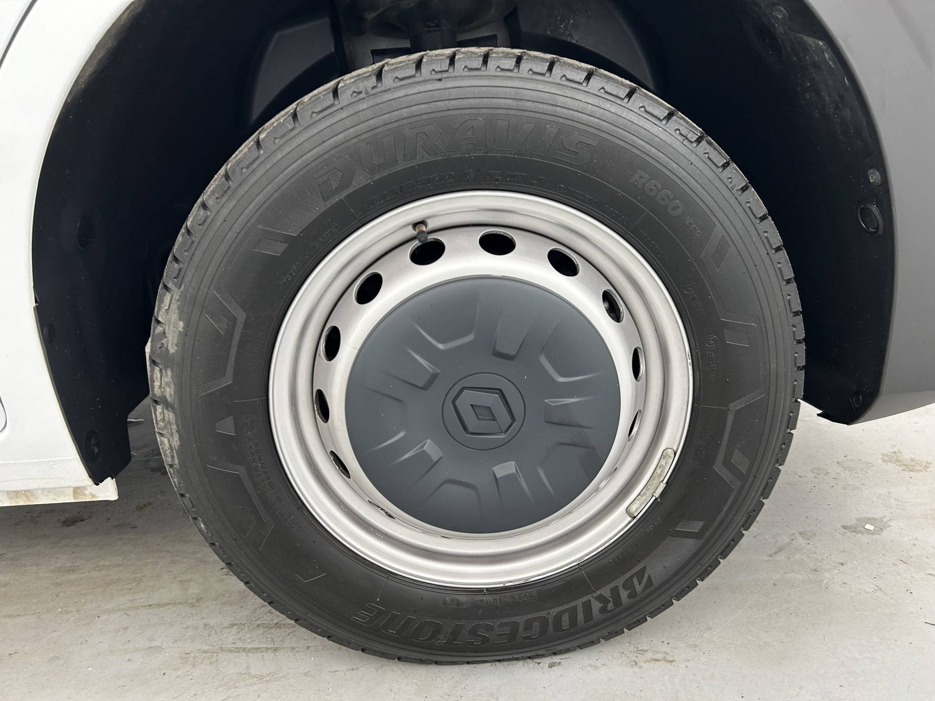 Vente en ligne Renault Master Fourgon MASTER FGN TRAC F3500 L2H2 BLUE DCI 135 au prix de 27 990 €