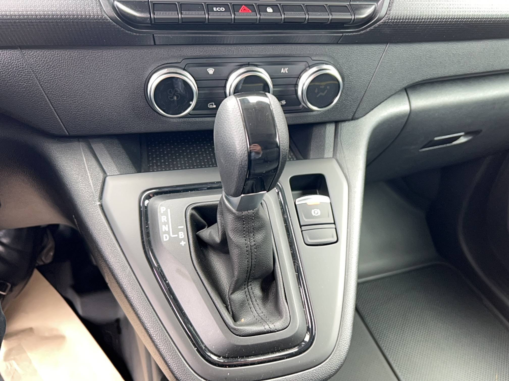 Vente en ligne Renault Kangoo Van E-Tech  FG TOLE L1 AC11 GSR2 au prix de 33 990 €