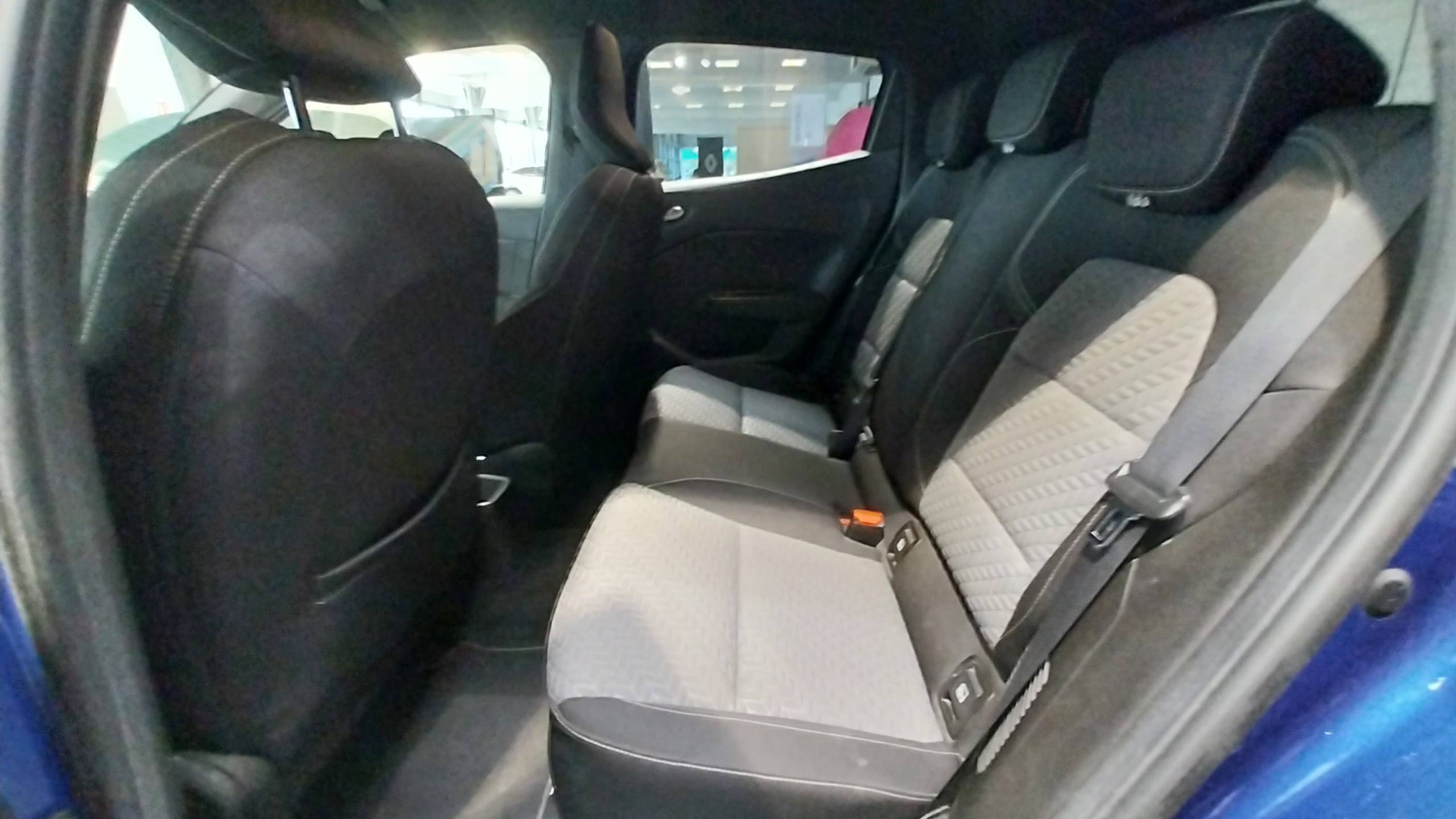 Vente en ligne Renault Clio 5 Clio E-Tech 140 - 21N au prix de 15 990 €