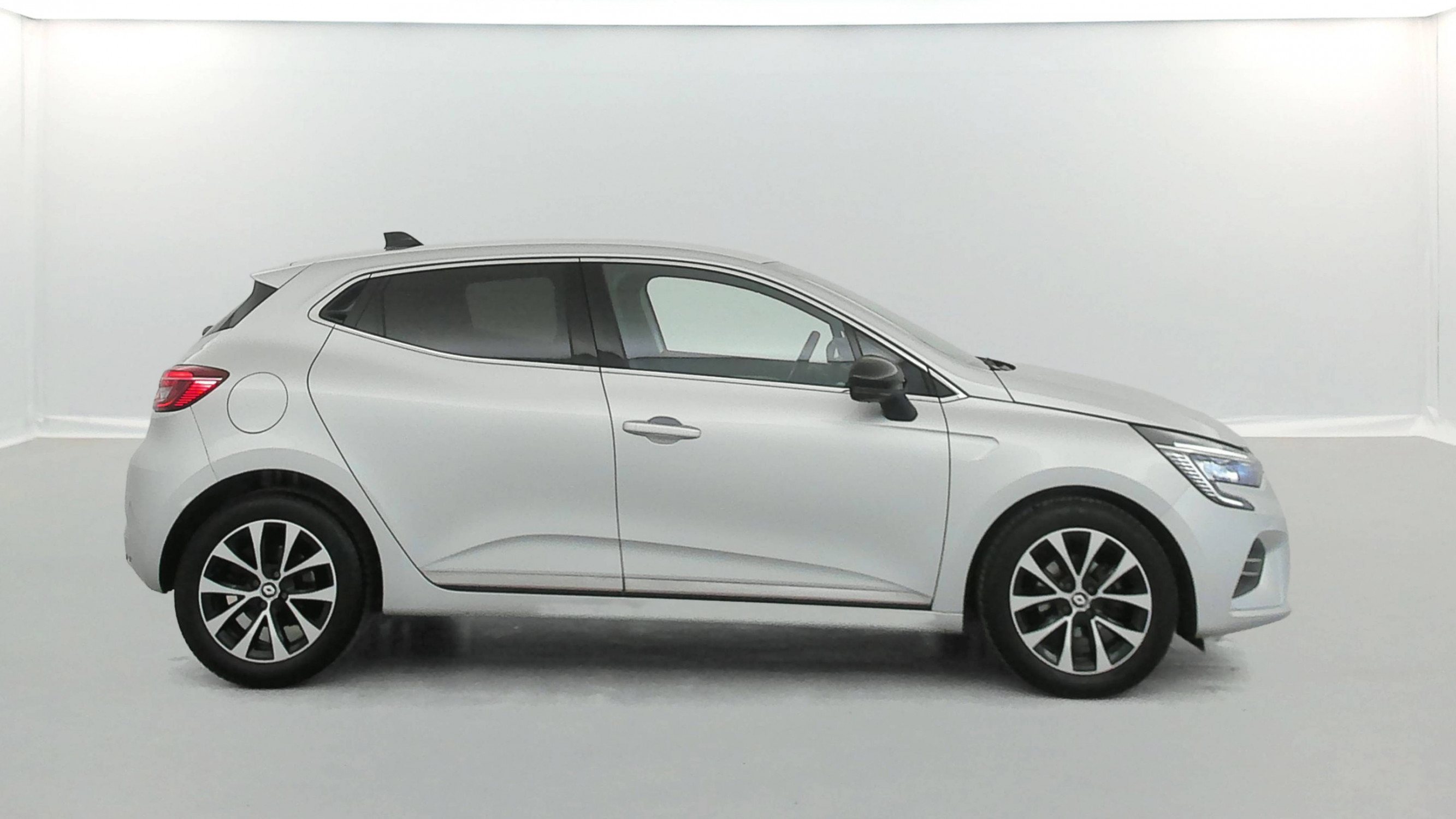 Vente en ligne Renault Clio 5 Clio TCe 90 au prix de 15 490 €