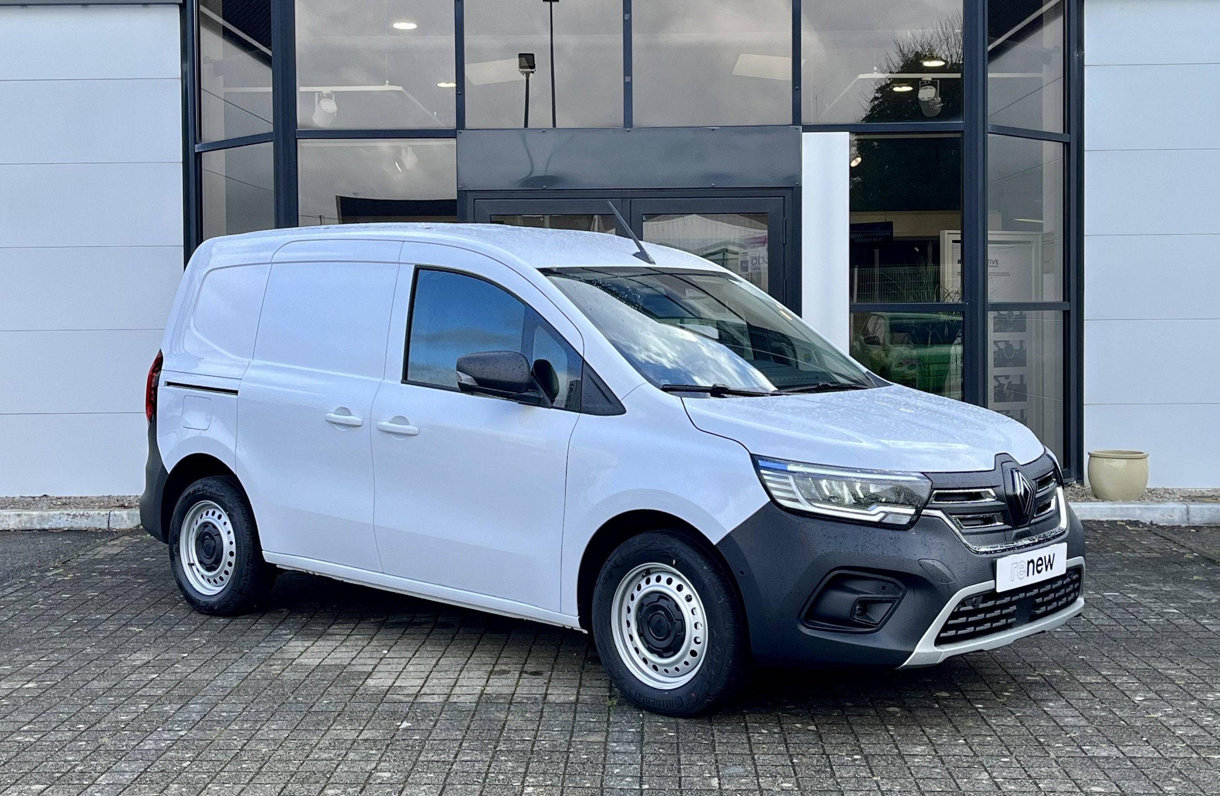 Vente en ligne Renault Kangoo Van E-Tech  FG TOLE L1 AC22/DC80 GSR2 au prix de 30 990 €