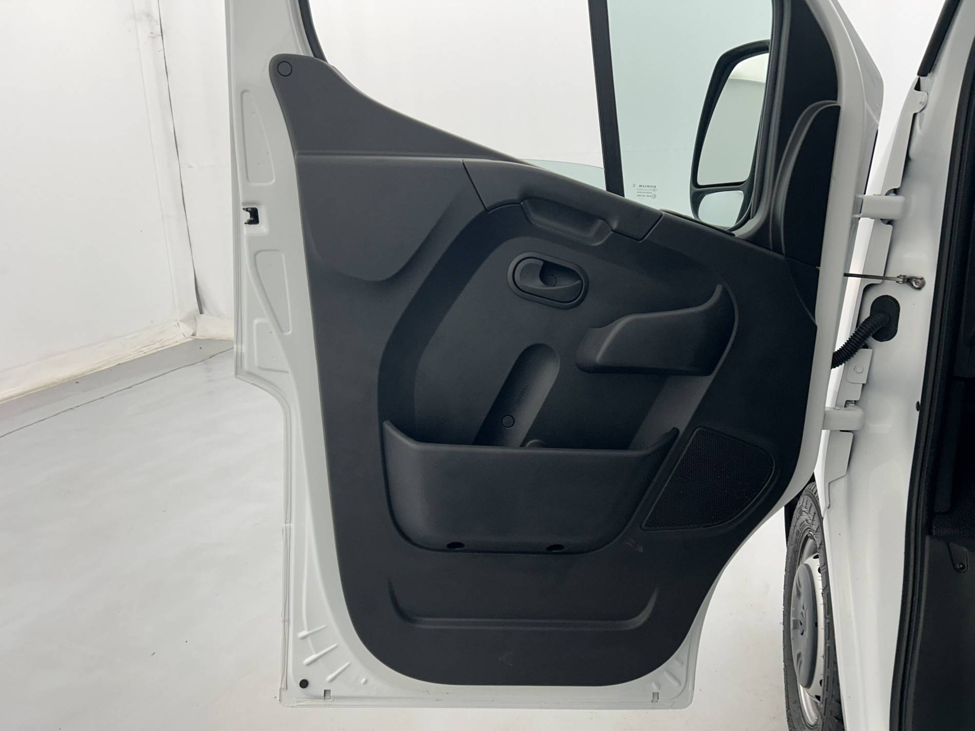 Vente en ligne Renault Master Fourgon MASTER FGN TRAC F3500 L2H2 BLUE DCI 150 au prix de 24 991 €