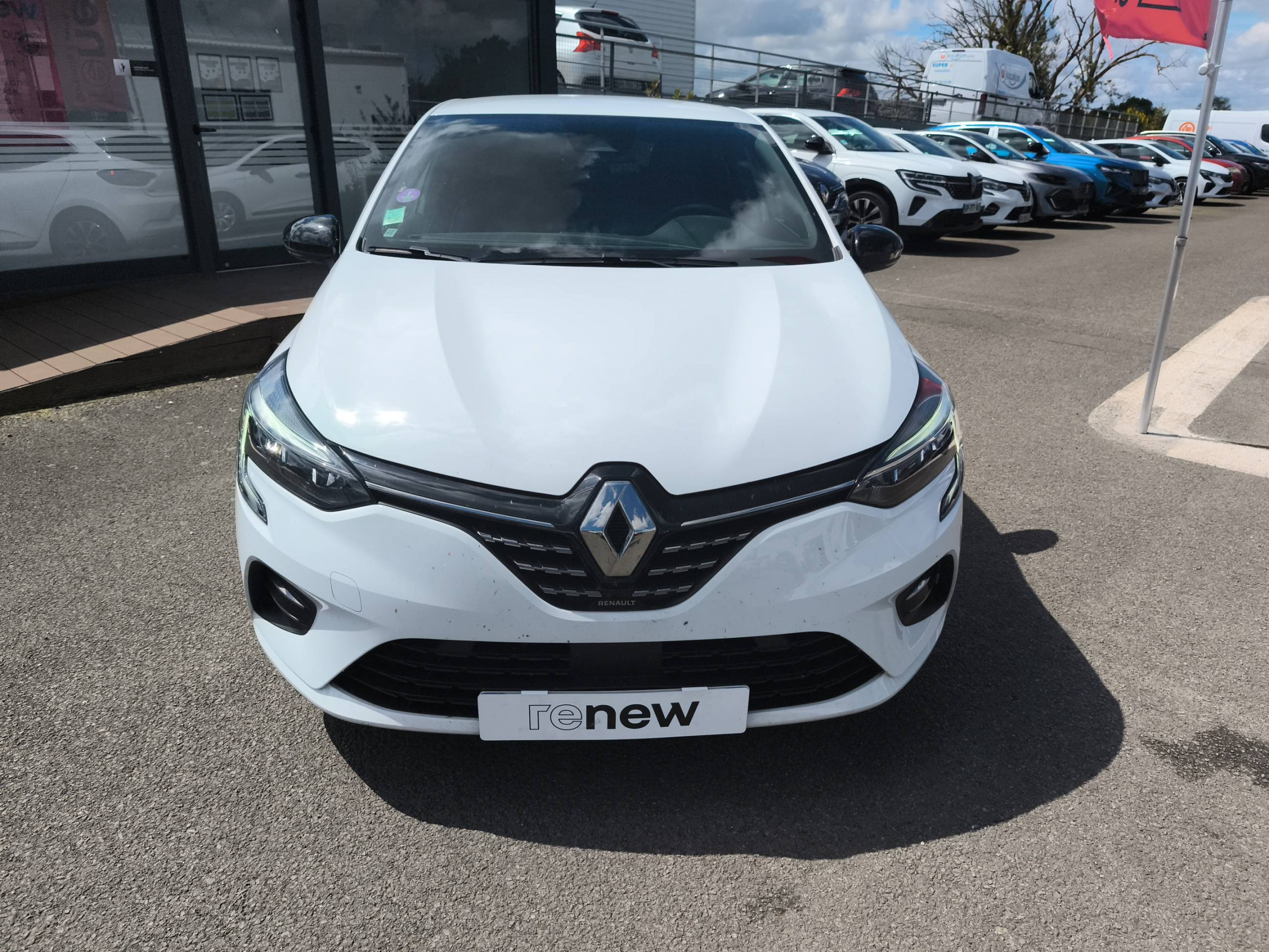 Vente en ligne Renault Clio 5 Clio E-Tech full hybrid 145 au prix de 16 290 €