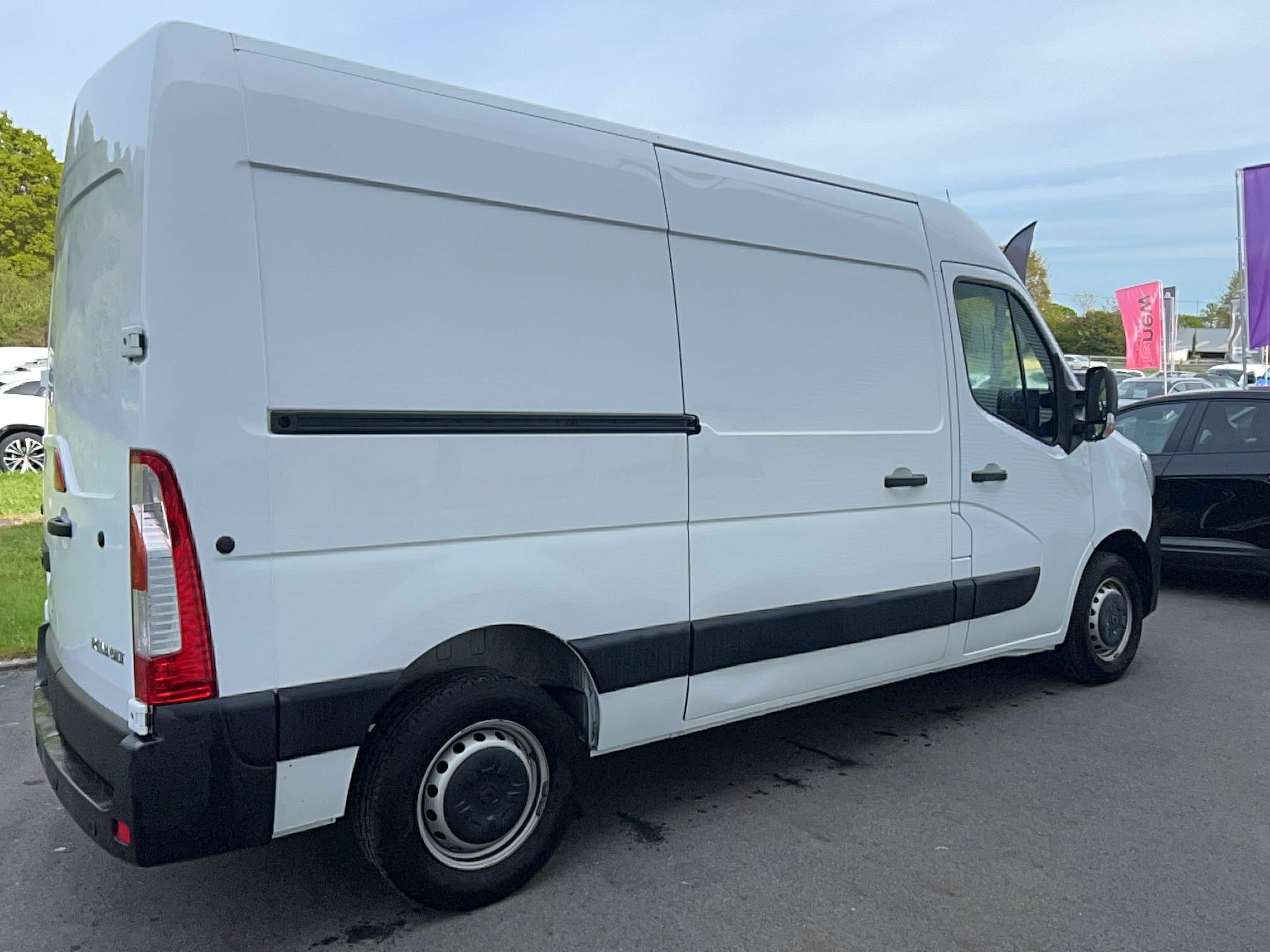 Vente en ligne Renault Master Fourgon MASTER FGN TRAC F3500 L2H2 BLUE DCI 135 au prix de 23 590 €