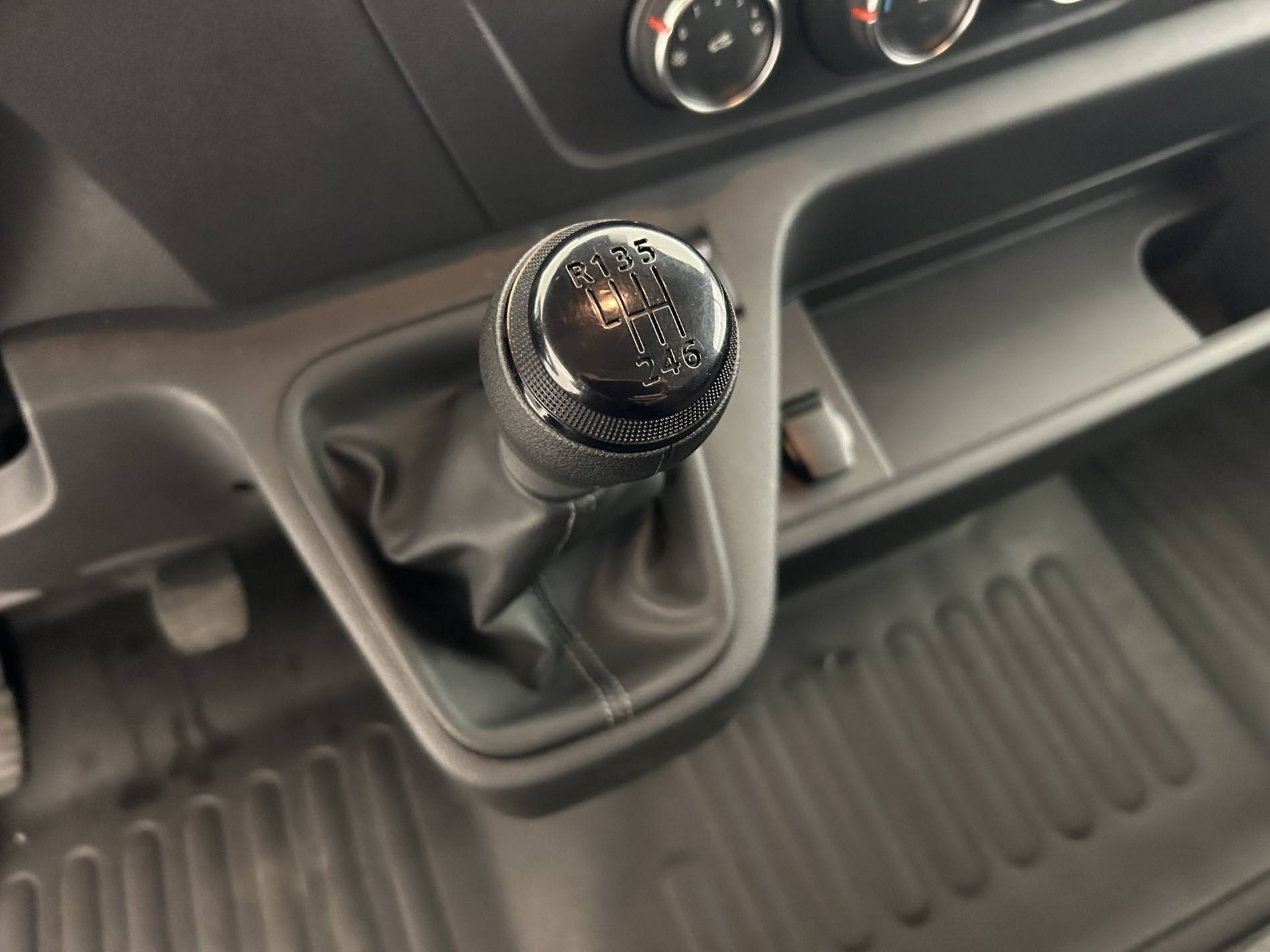 Vente en ligne Renault Master Fourgon MASTER FGN TRAC F3500 L2H2 BLUE DCI 135 au prix de 24 790 €