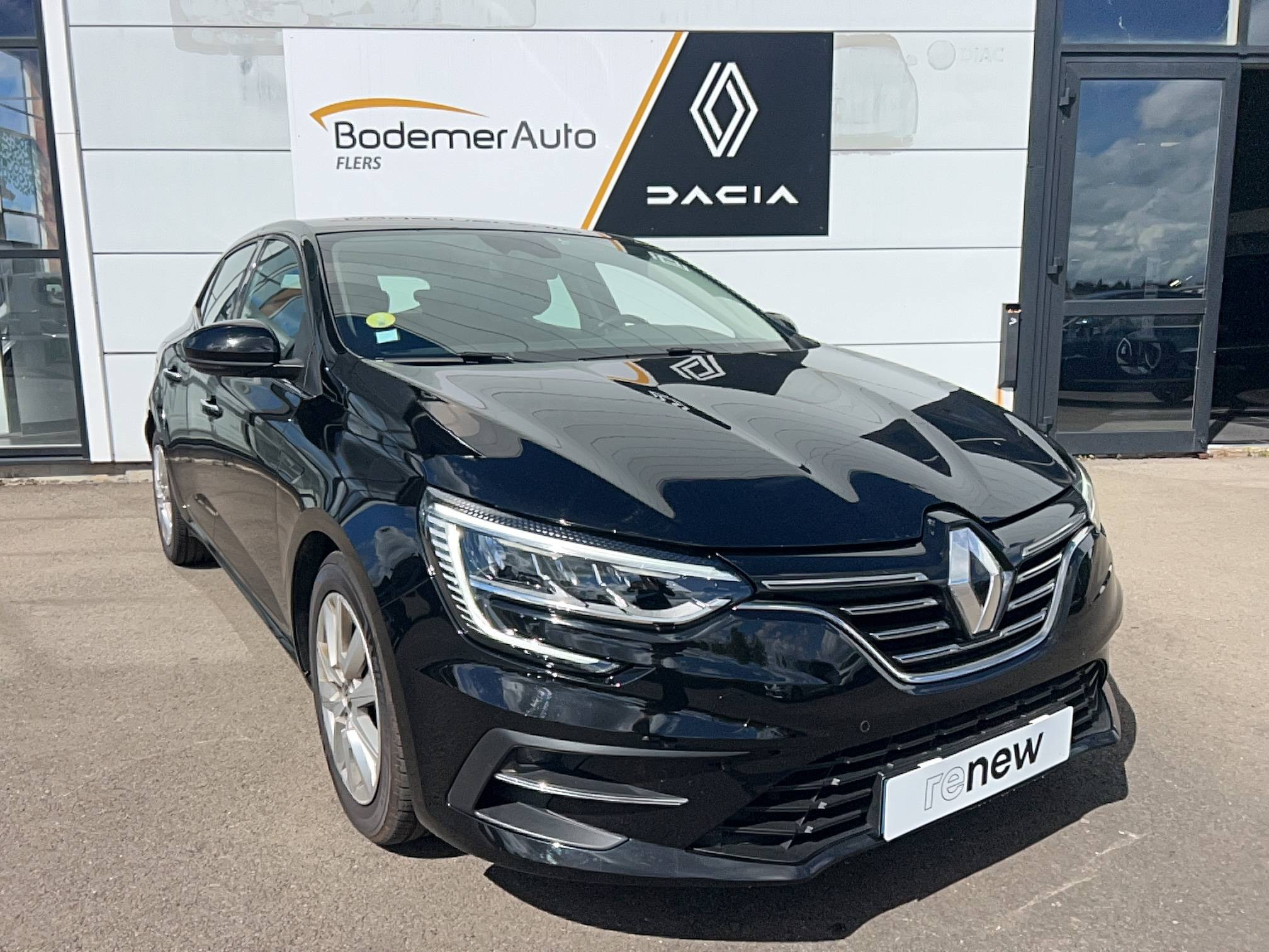 Vente en ligne Renault Megane 4 Mégane IV Berline Blue dCi 115 EDC au prix de 15 990 €