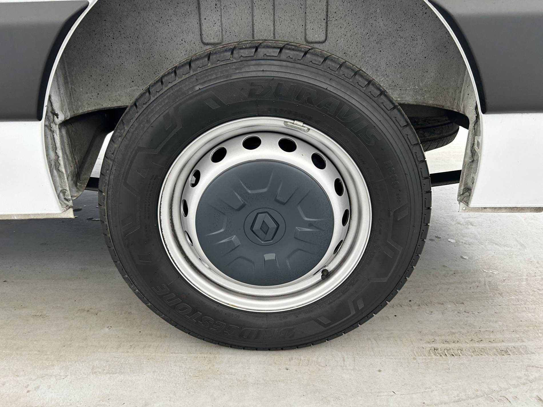 Vente en ligne Renault Master Fourgon MASTER FGN TRAC F3500 L2H2 BLUE DCI 135 au prix de 26 990 €