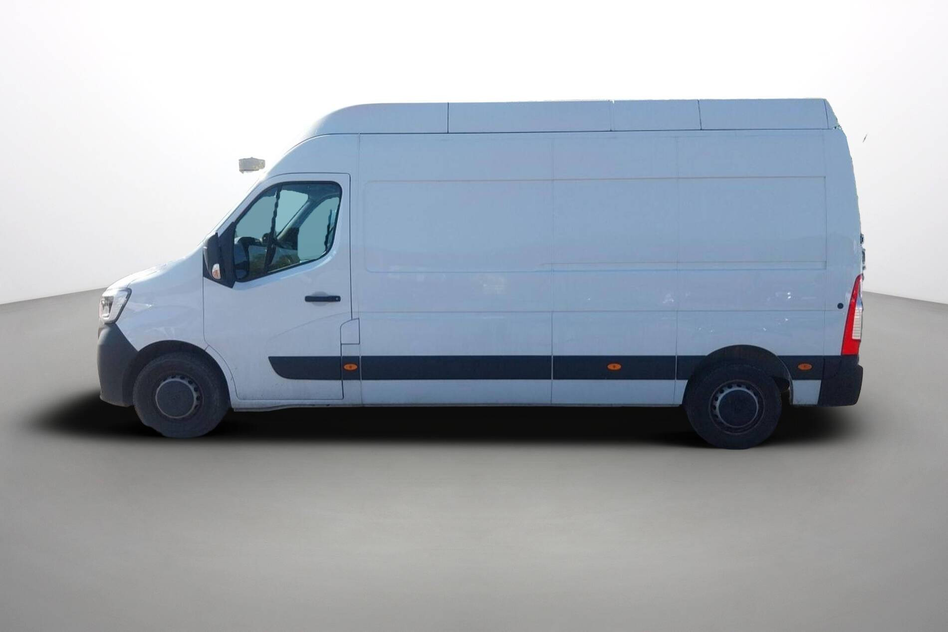 Vente en ligne Renault Master Fourgon MASTER FGN TRAC F3500 L3H3 BLUE DCI 135 au prix de 29 400 €