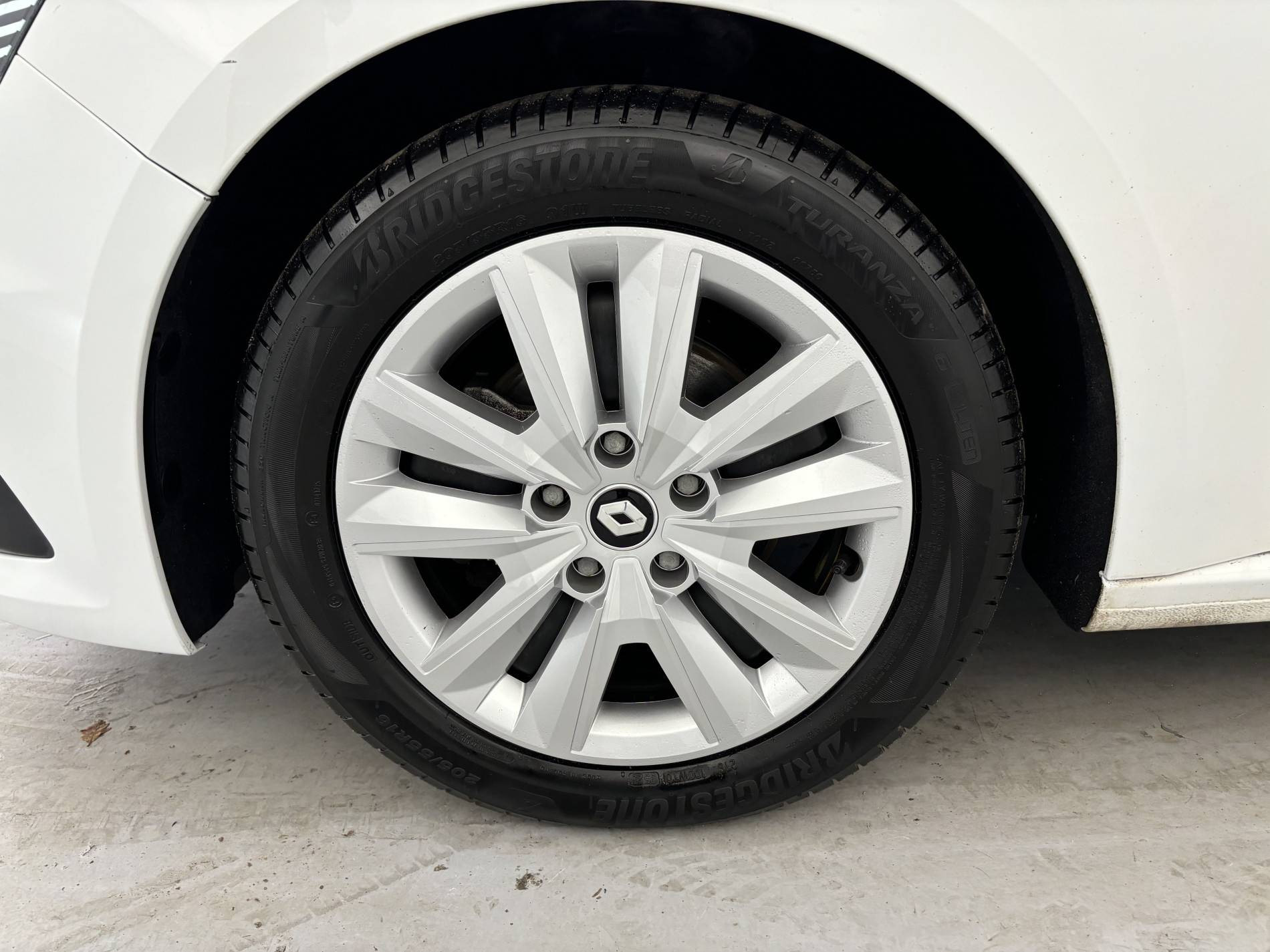 Vente en ligne Renault Megane 4  BLUE DCI 115 - 21N au prix de 12 990 €