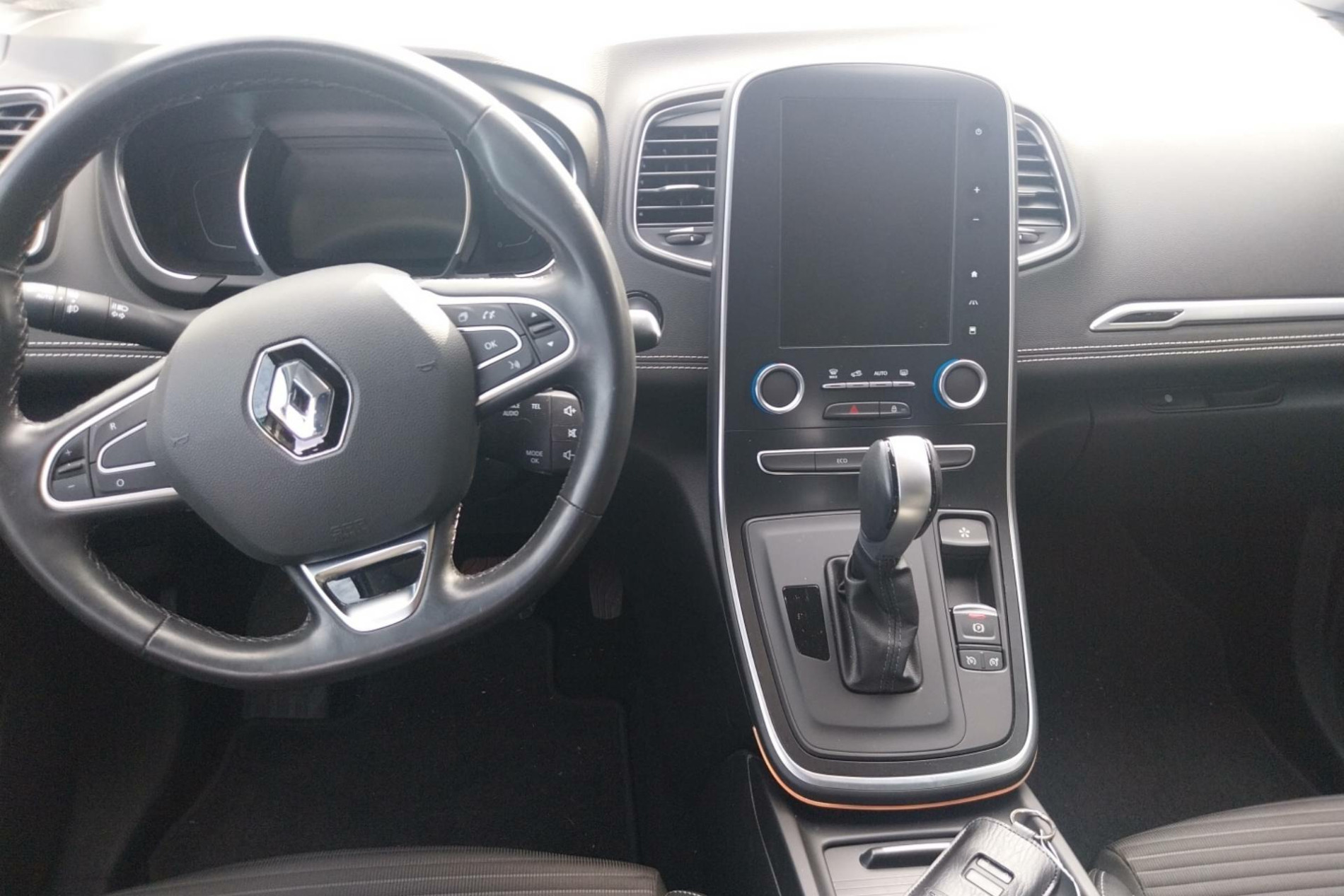 Vente en ligne Renault Scenic 4 Scenic TCe 140 Energy EDC au prix de 18 790 €