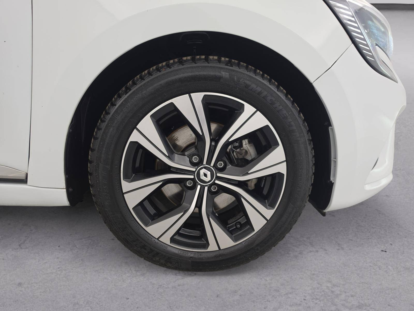Vente en ligne Renault Clio 5 Clio E-Tech full hybrid 145 au prix de 13 791 €