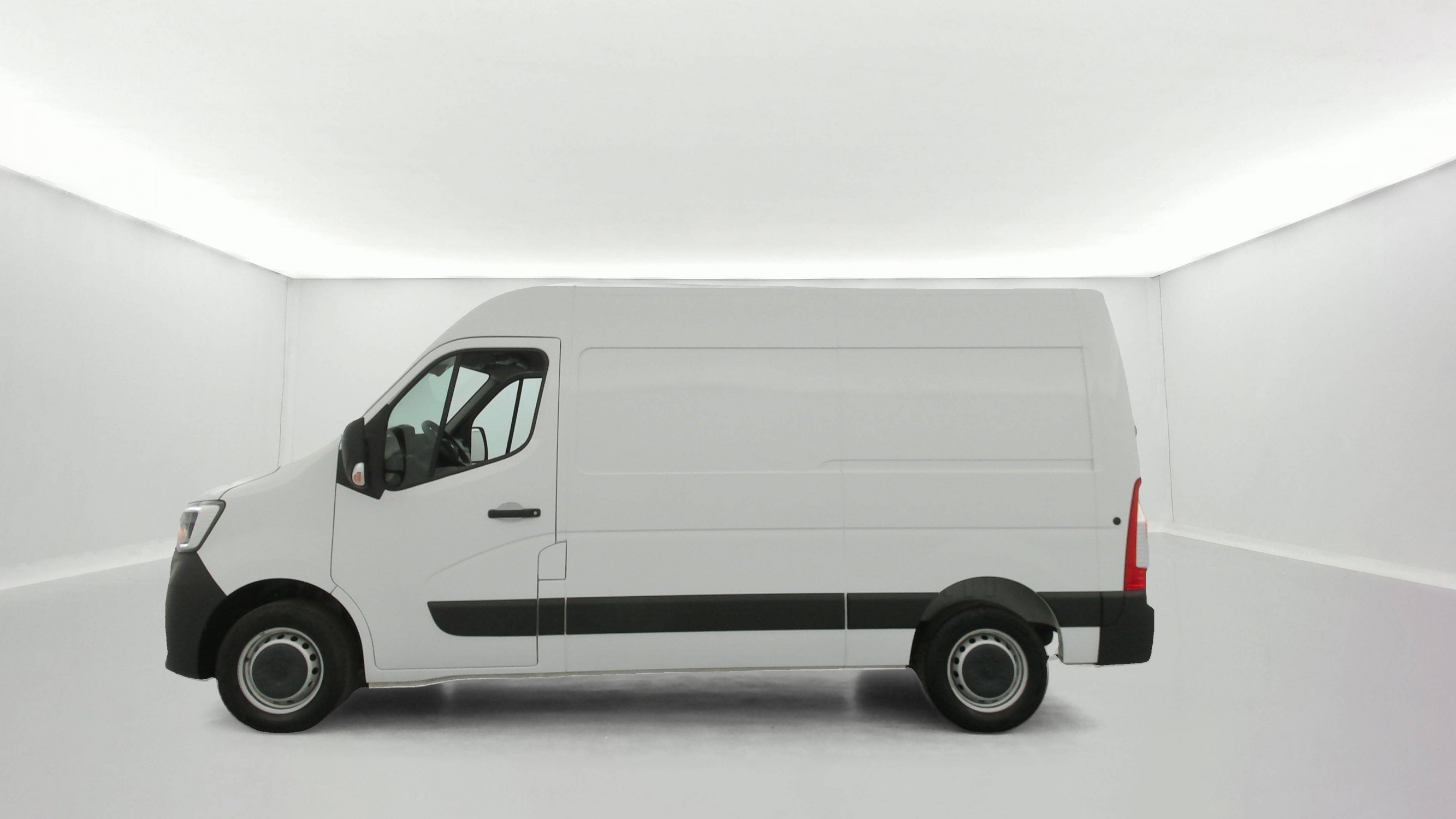 Vente en ligne Renault Master Fourgon MASTER FGN TRAC F3500 L2H2 BLUE DCI 135 au prix de 24 000 €