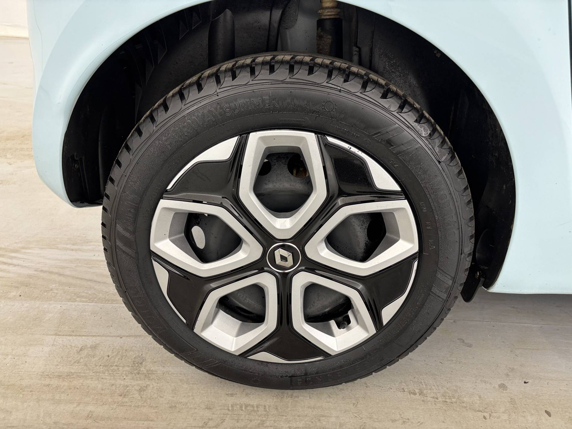 Vente en ligne Renault Twingo Electrique Twingo III E-Tech au prix de 13 890 €