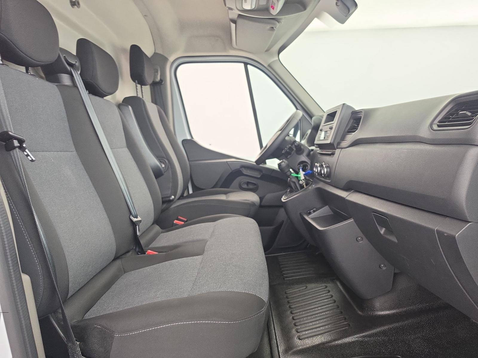 Vente en ligne Renault Master Fourgon MASTER FGN TRAC F3500 L3H3 BLUE DCI 135 au prix de 25 990 €