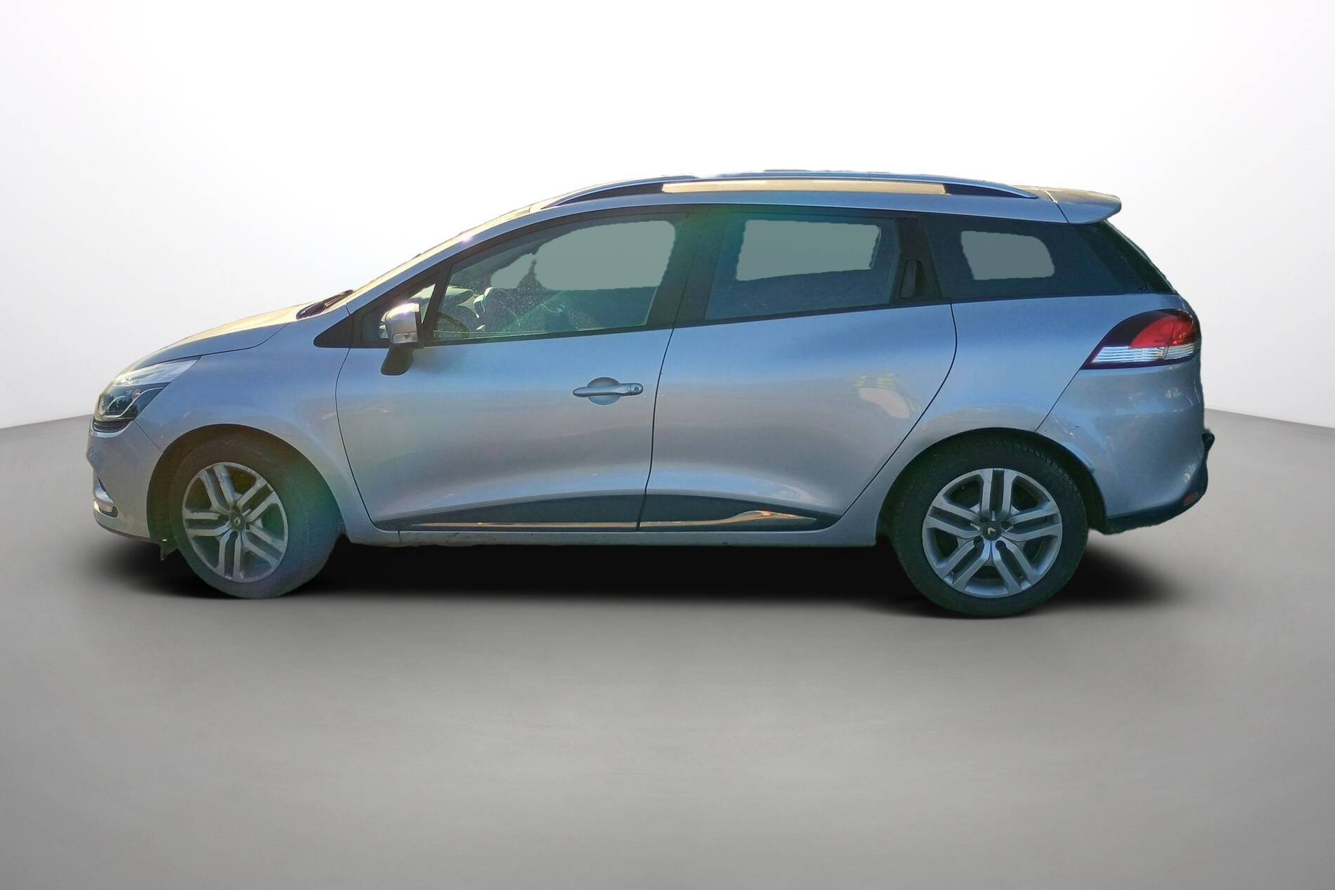 Vente en ligne Renault Clio 4 Estate Clio Estate dCi 90 E6C au prix de 9 790 €
