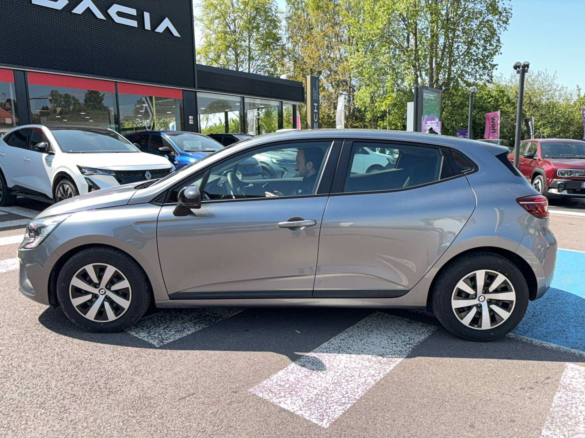 Vente en ligne Renault Clio 5 Clio TCe 90 au prix de 14 290 €