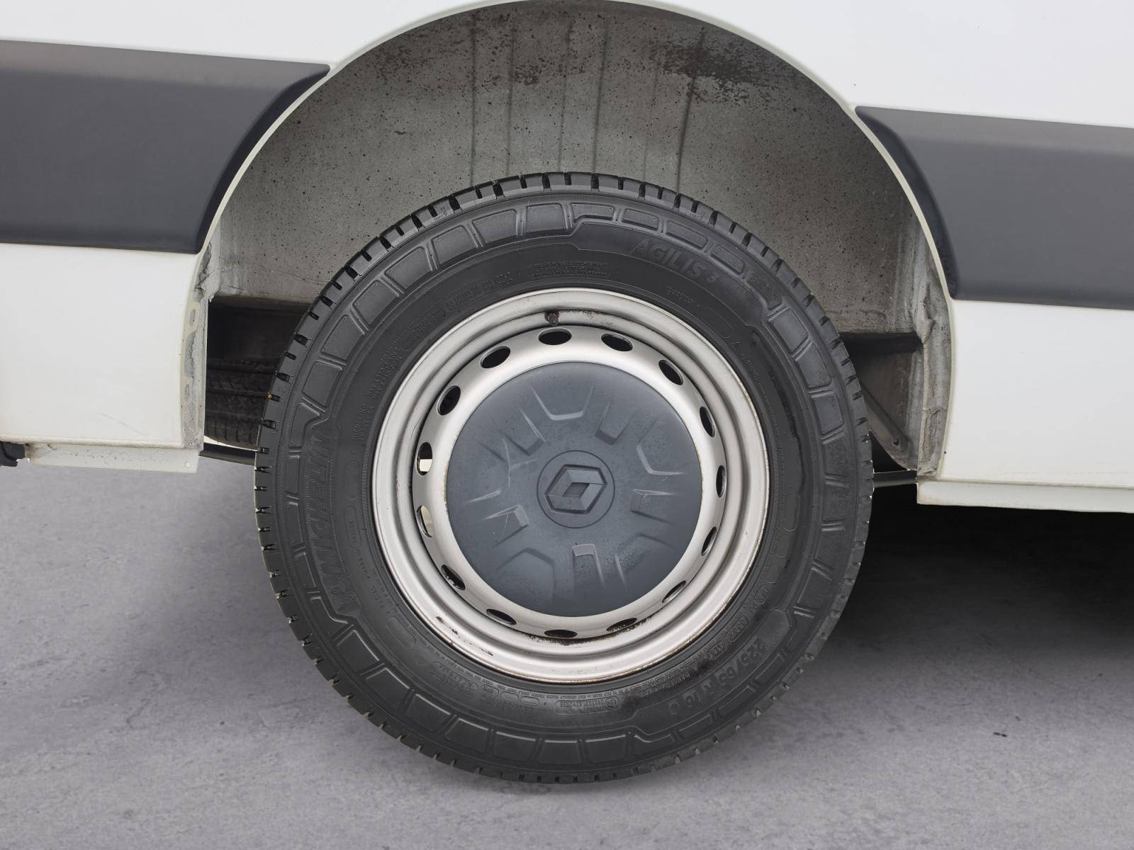 Vente en ligne Renault Master Fourgon MASTER FGN TRAC F3500 L2H2 BLUE DCI 135 au prix de 21 490 €