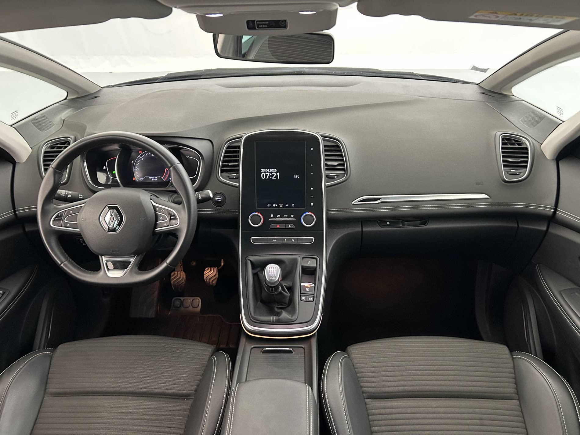 Vente en ligne Renault Scenic 4 Scenic Blue dCi 120 au prix de 16 390 €