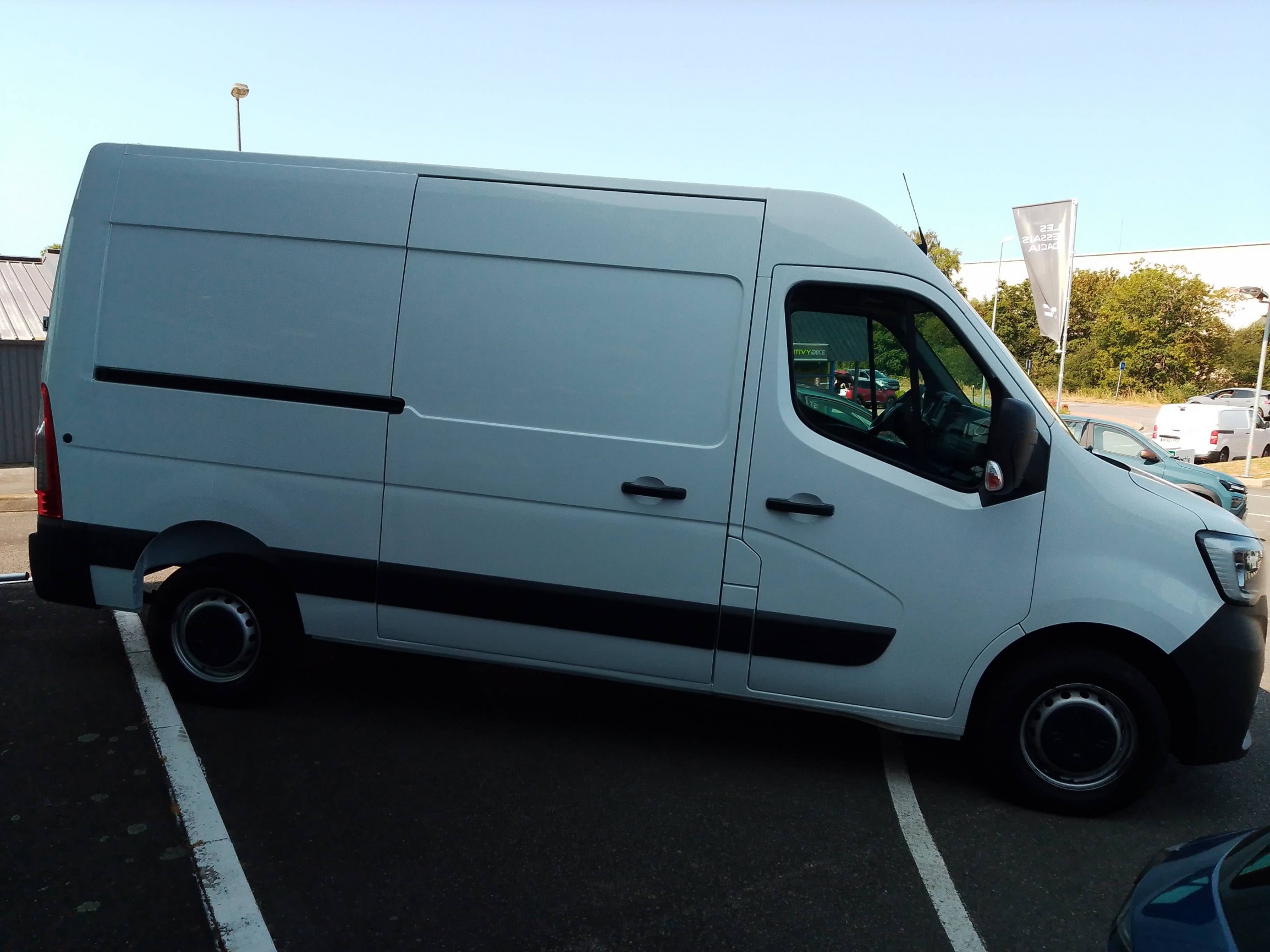 Vente en ligne Renault Master Fourgon MASTER FGN TRAC F3500 L2H2 BLUE DCI 135 au prix de 19 990 €