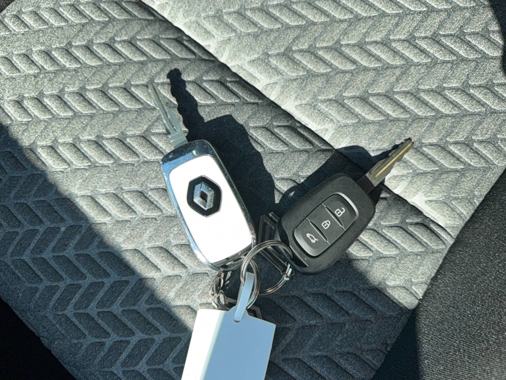 Vente en ligne Renault Clio 5 Clio E-Tech full hybrid 145 au prix de 17 990 €