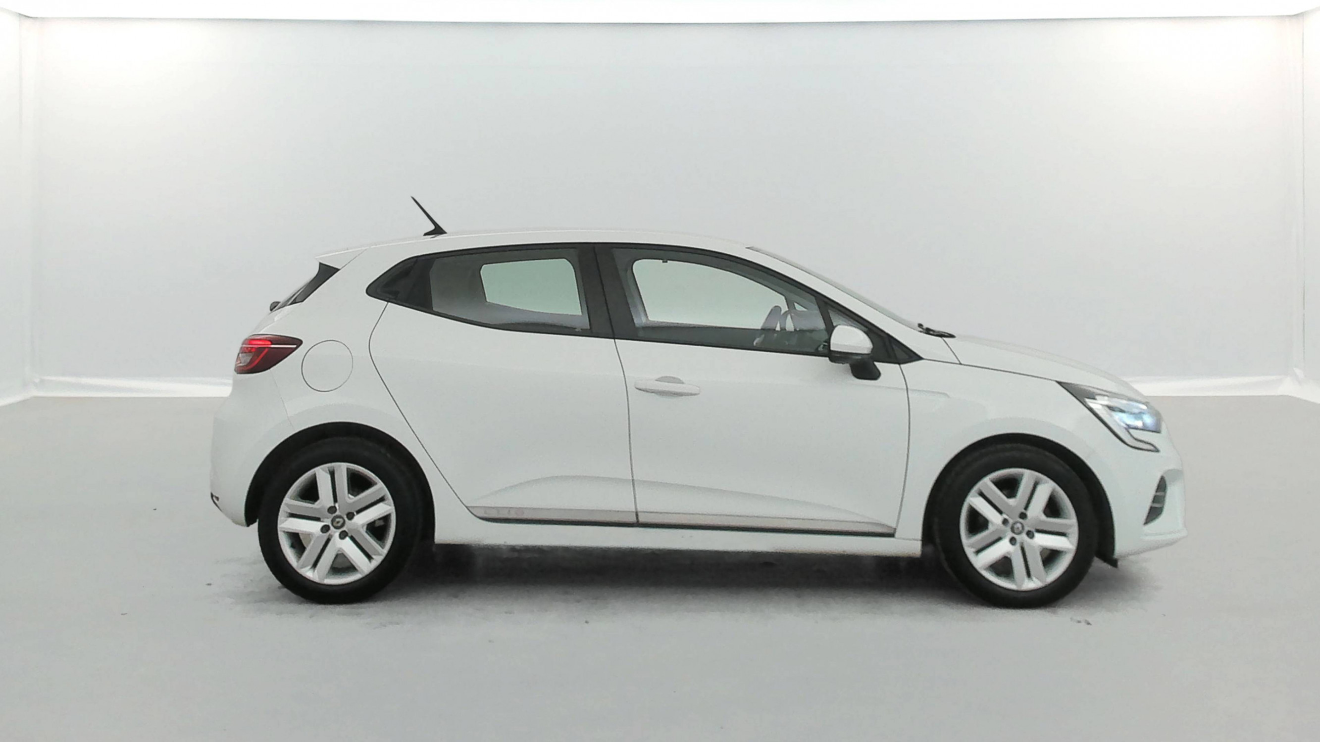 Vente en ligne Renault Clio 5 Clio TCe 90 - 21 au prix de 13 990 €