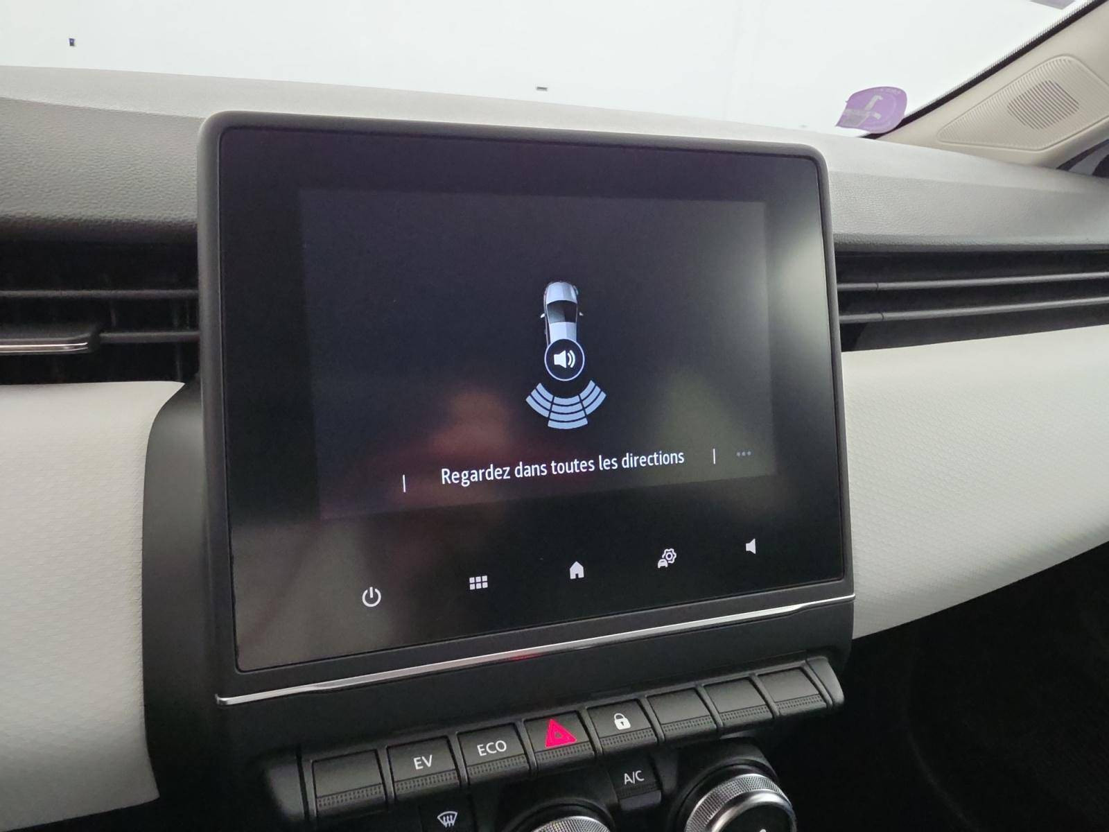 Vente en ligne Renault Clio 5 Clio E-Tech full hybrid 145 au prix de 15 990 €