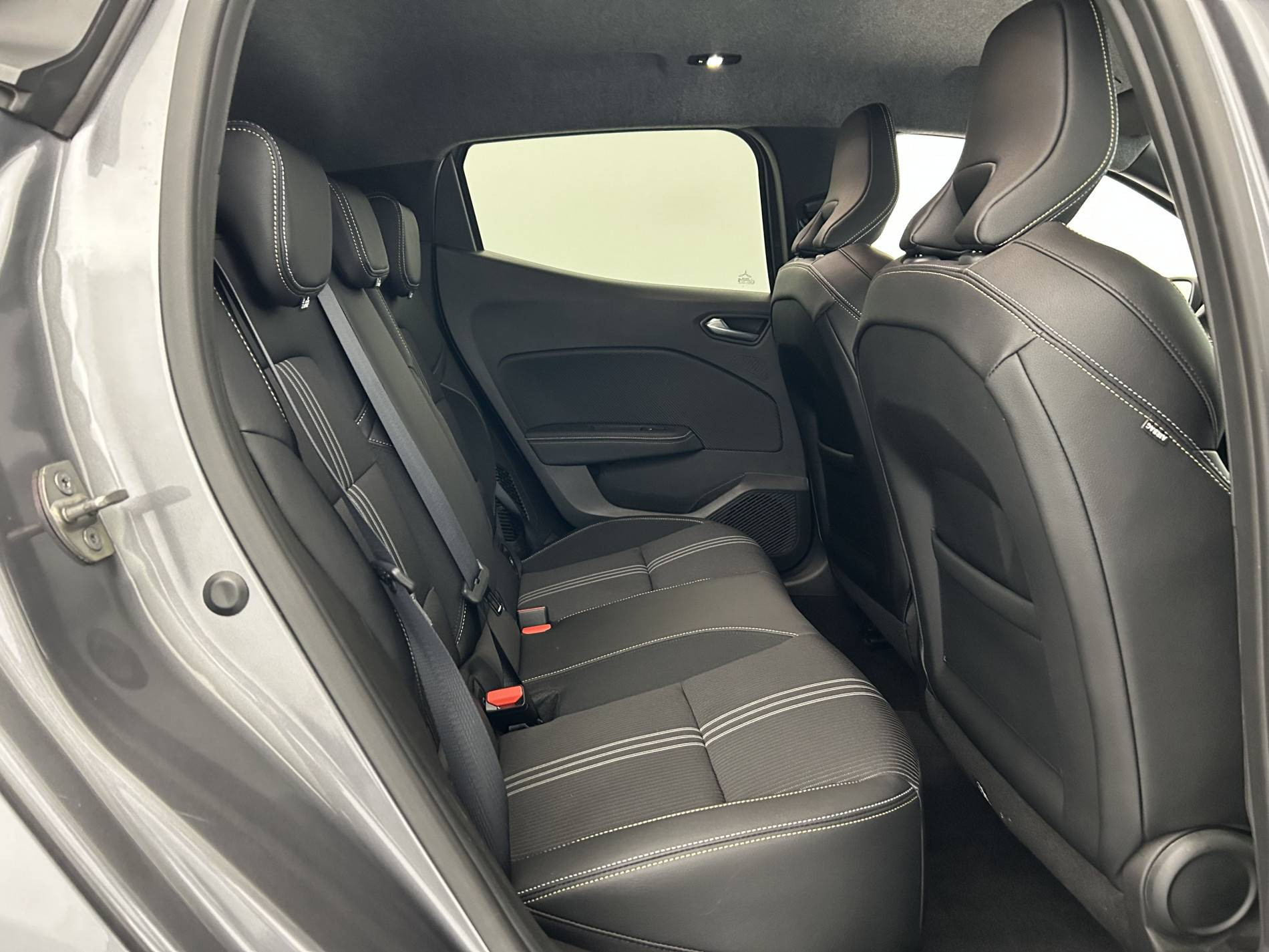 Vente en ligne Renault Clio 5 Clio E-Tech hybride 145 au prix de 19 609 €