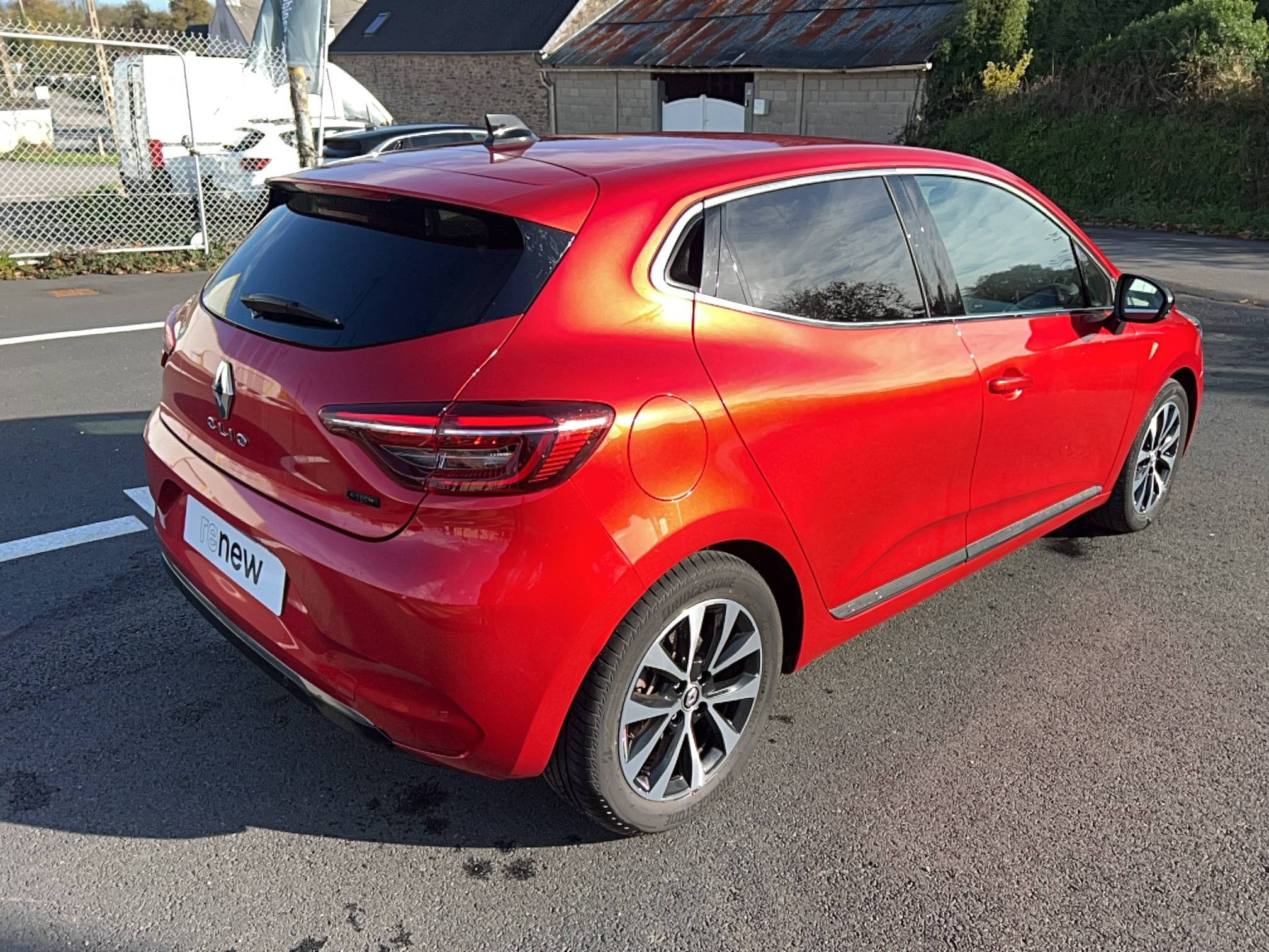 Vente en ligne Renault Clio 5 Clio E-Tech full hybrid 145 au prix de 18 450 €
