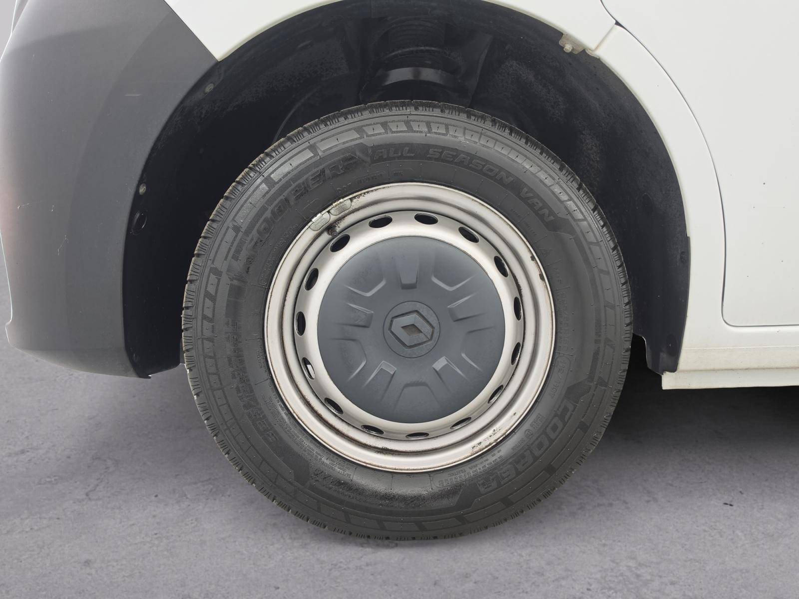 Vente en ligne Renault Master Fourgon MASTER FGN TRAC F3500 L2H2 BLUE DCI 135 au prix de 21 490 €