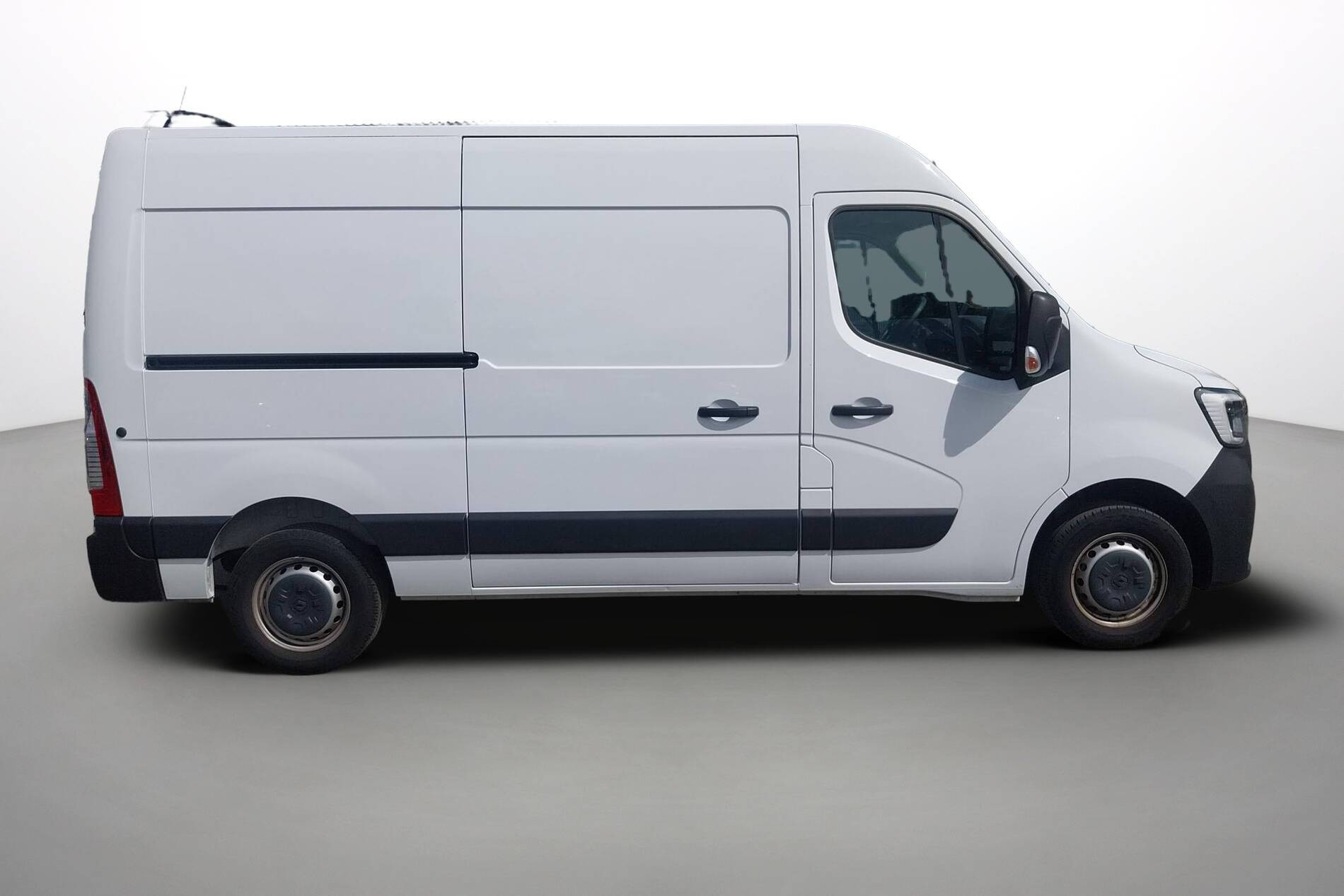 Vente en ligne Renault Master Fourgon MASTER FGN TRAC F3500 L2H2 BLUE DCI 135 au prix de 24 990 €