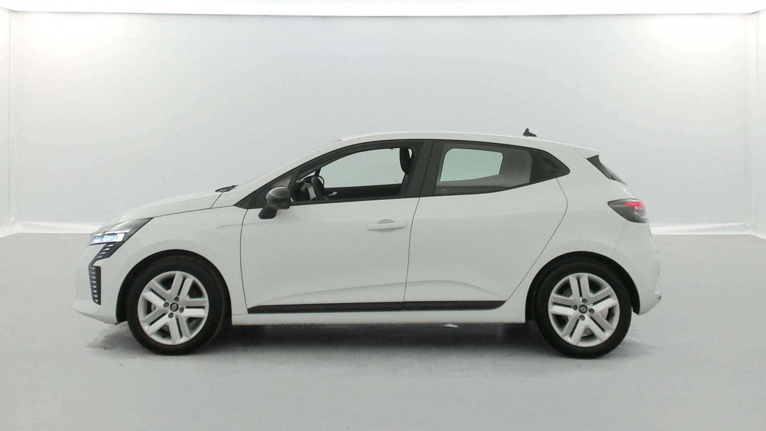 Vente en ligne Renault Clio 5 Clio E-Tech full hybrid 145 ch GSR2 au prix de 18 890 €
