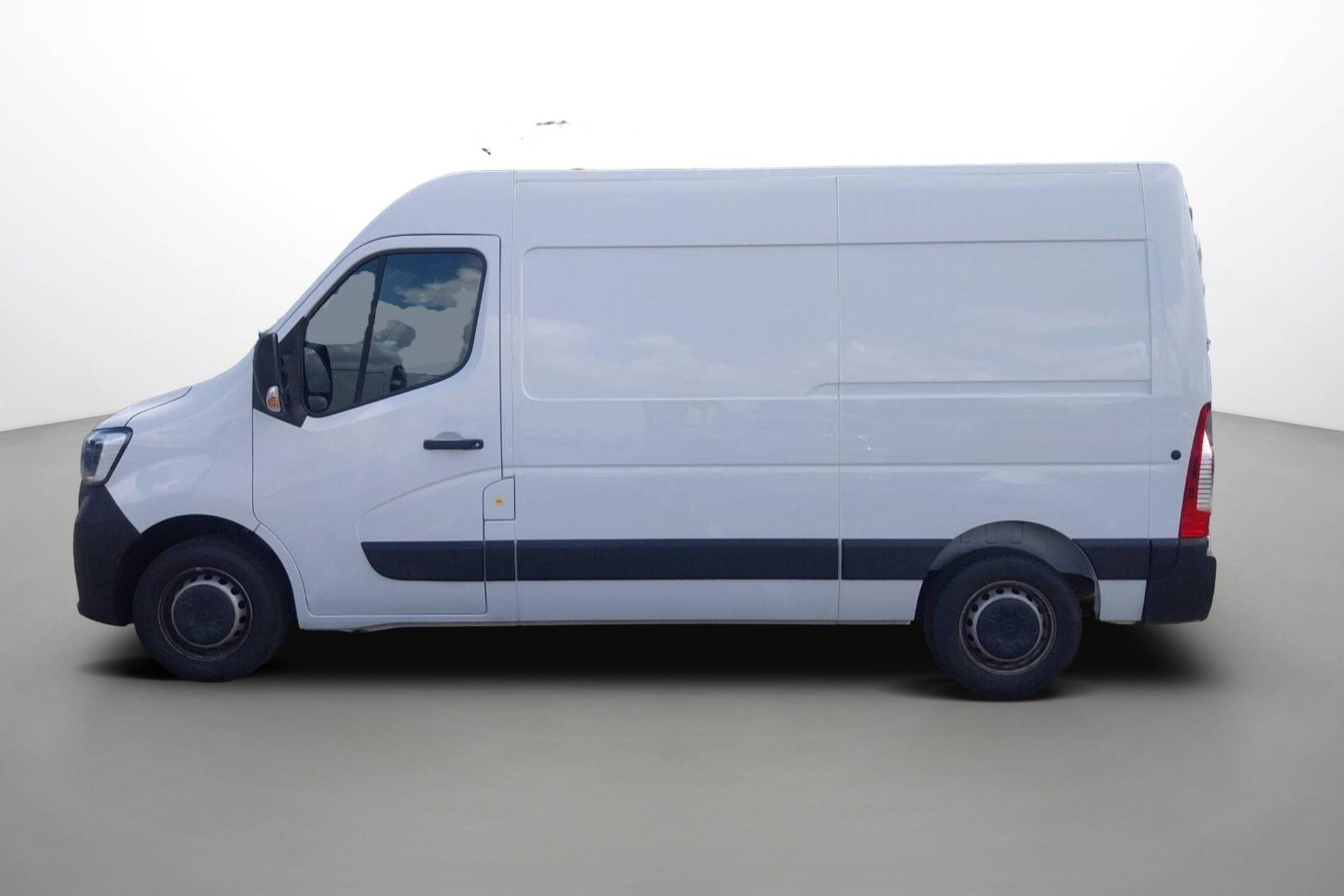 Vente en ligne Renault Master Fourgon MASTER FGN TRAC F3500 L2H2 BLUE DCI 135 au prix de 24 990 €