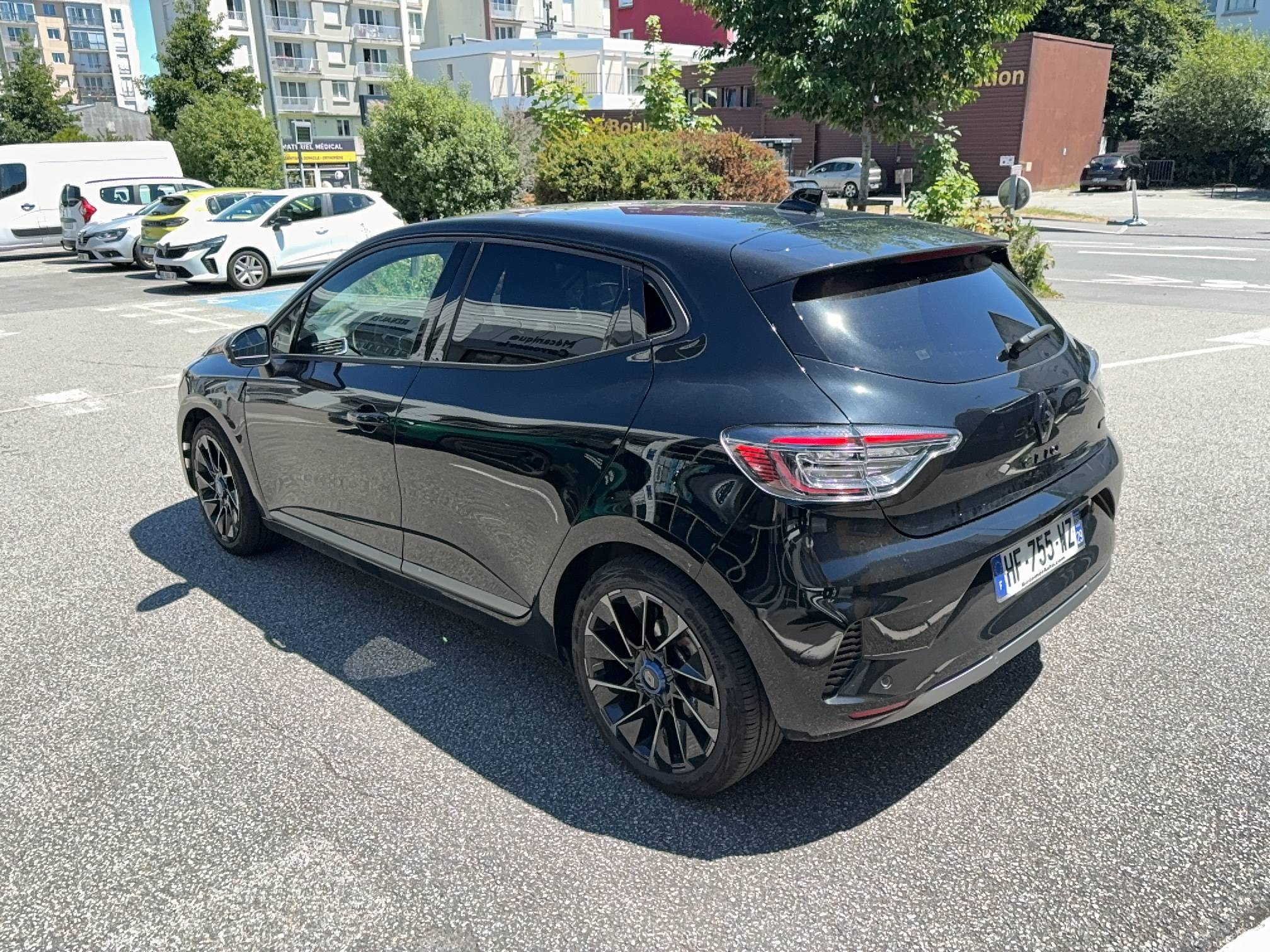 Vente en ligne Renault Clio 5 Clio E-Tech full hybrid 145 ch GSR2 au prix de 27 490 €