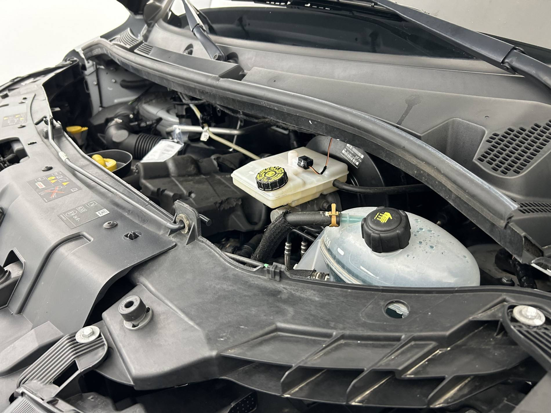 Vente en ligne Renault Master Fourgon MASTER FGN TRAC F3300 L2H2 BLUE DCI 135 au prix de 23 990 €