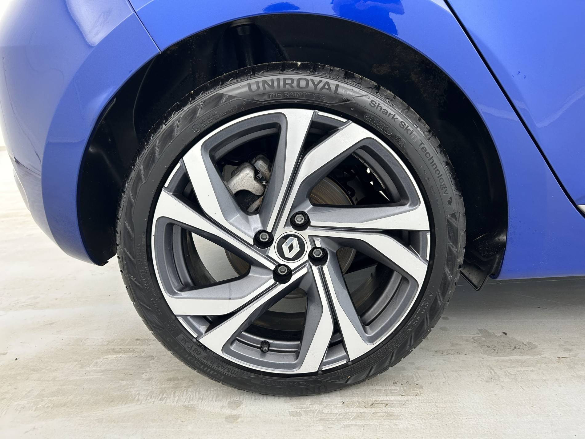 Vente en ligne Renault Clio 5 Clio E-Tech 140 - 21N au prix de 17 790 €